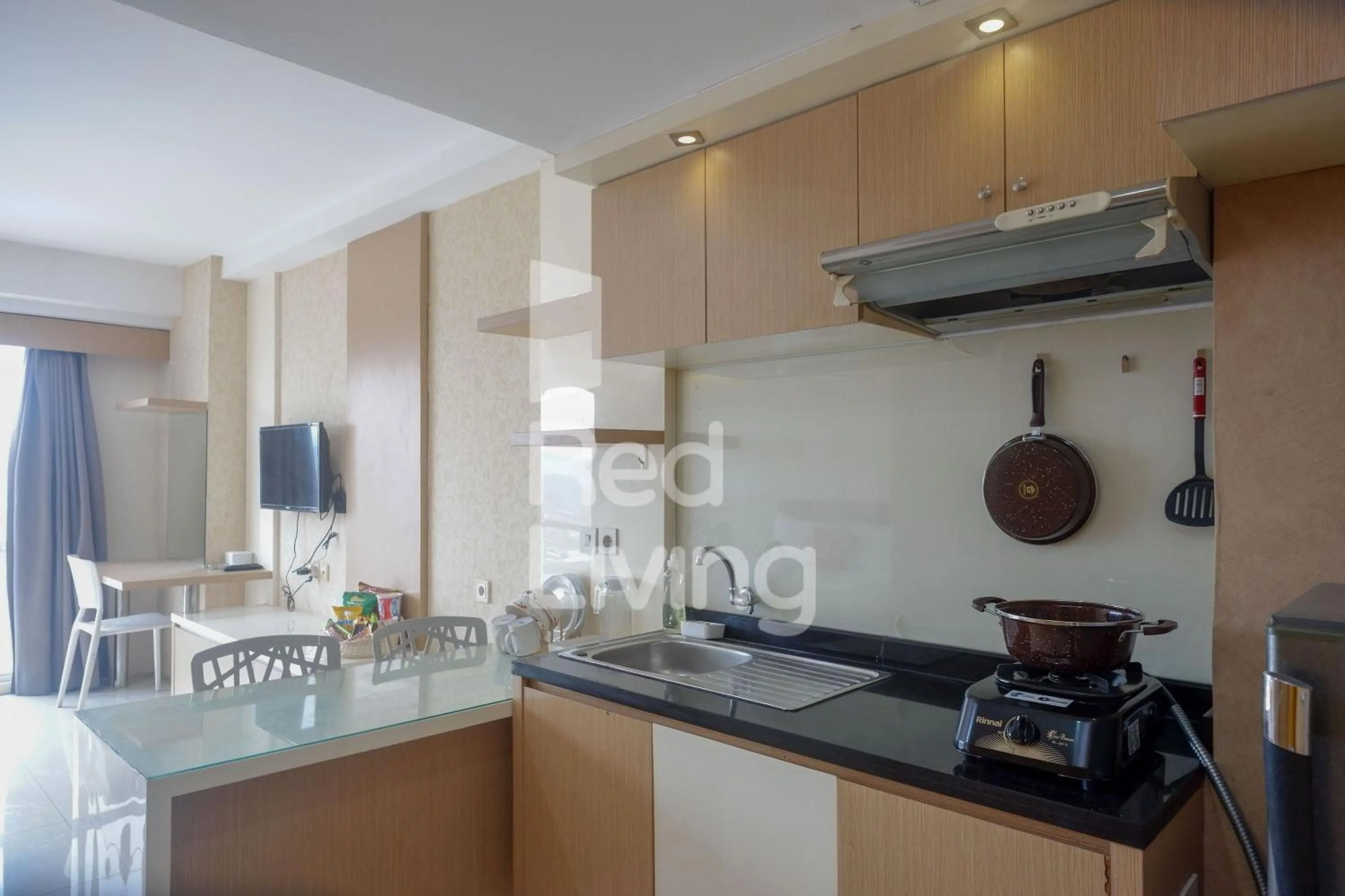 Kitchen or kitchenette in RedLiving Apartemen Star Semarang - Sky Tower Lantai 22