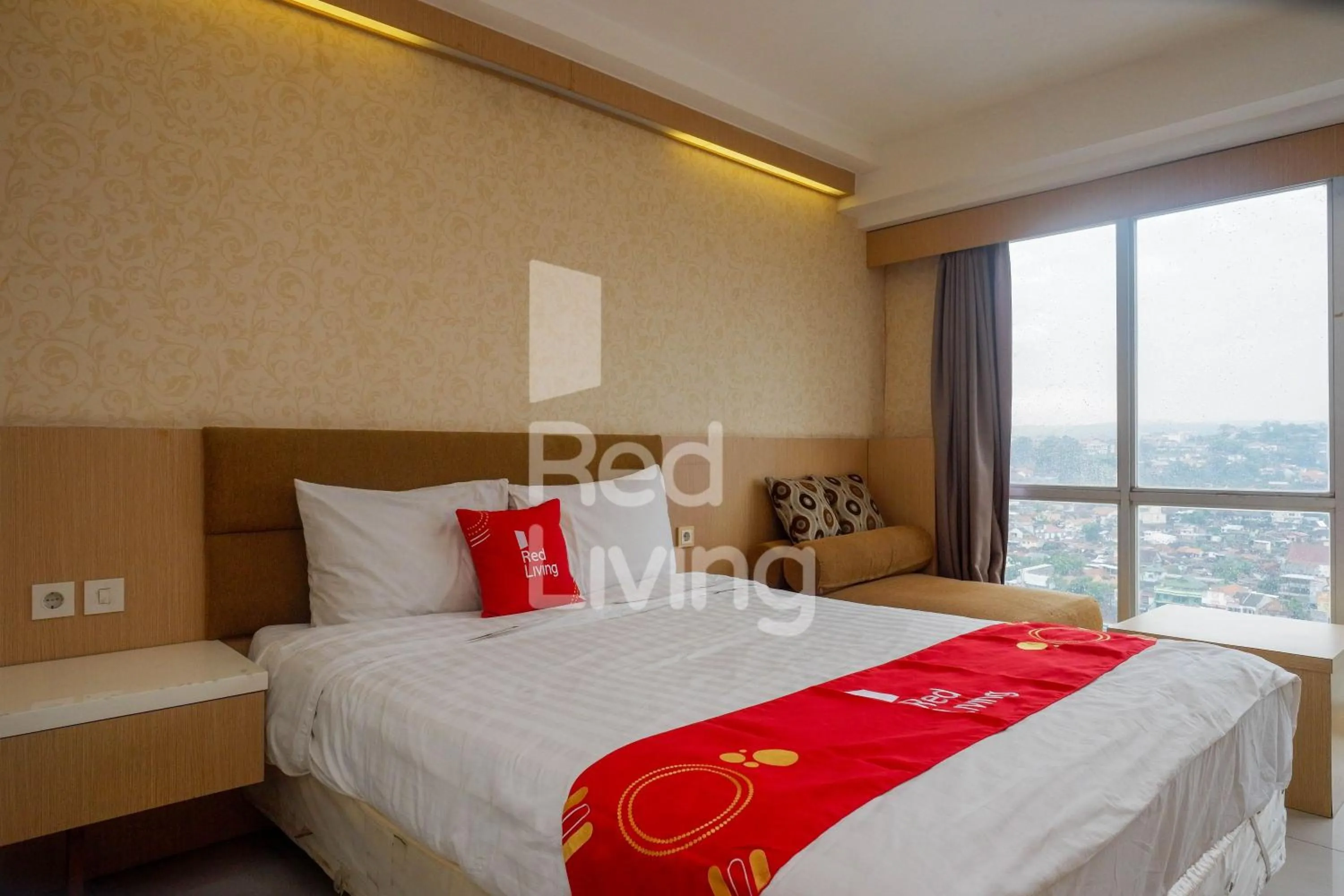 Bedroom, Bed in RedLiving Apartemen Star Semarang - Sky Tower Lantai 22