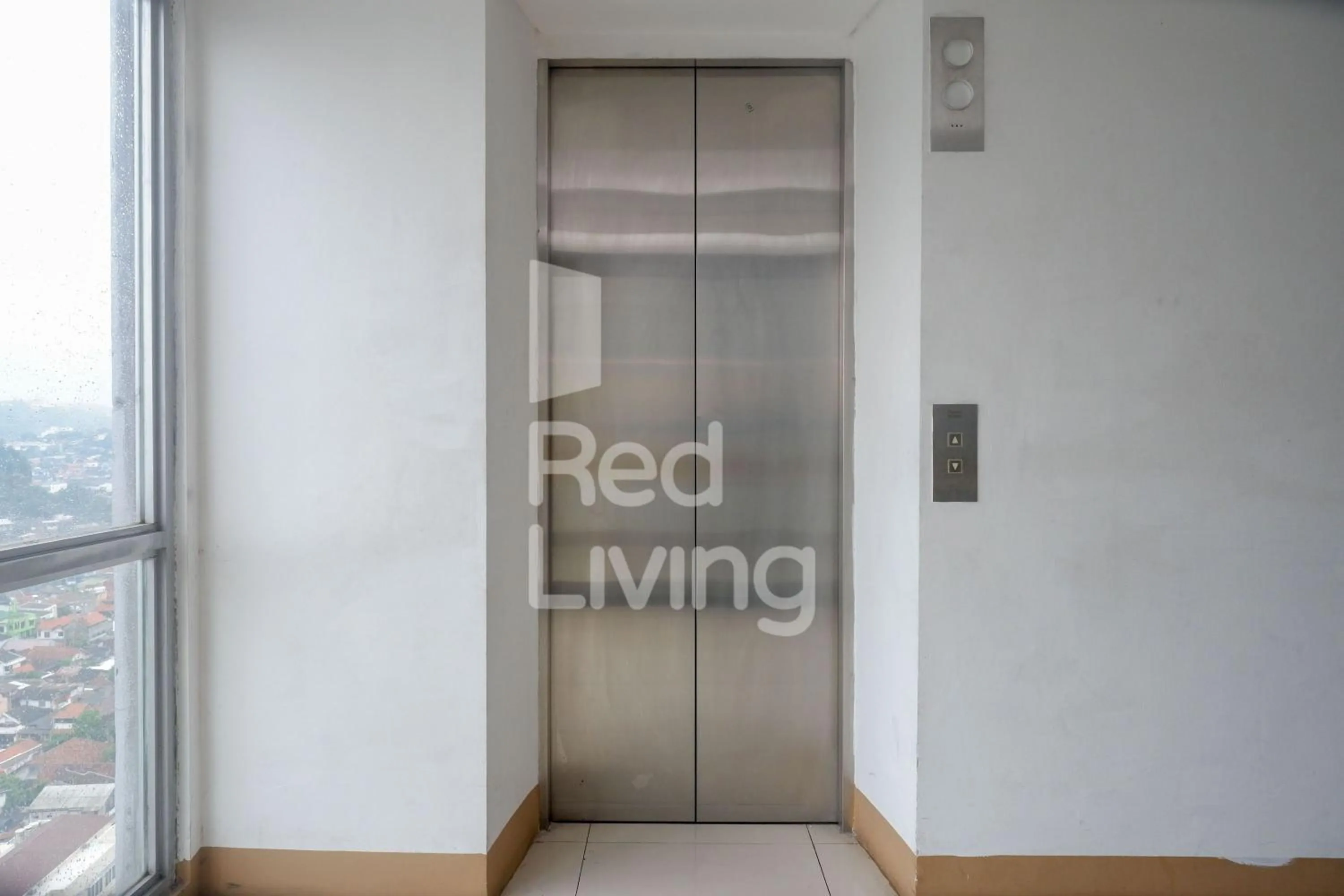 elevator in RedLiving Apartemen Star Semarang - Sky Tower Lantai 22