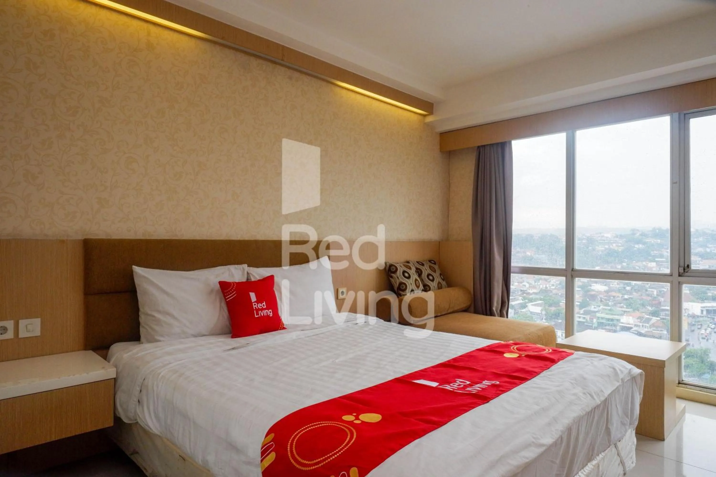 Bedroom, Bed in RedLiving Apartemen Star Semarang - Sky Tower Lantai 22