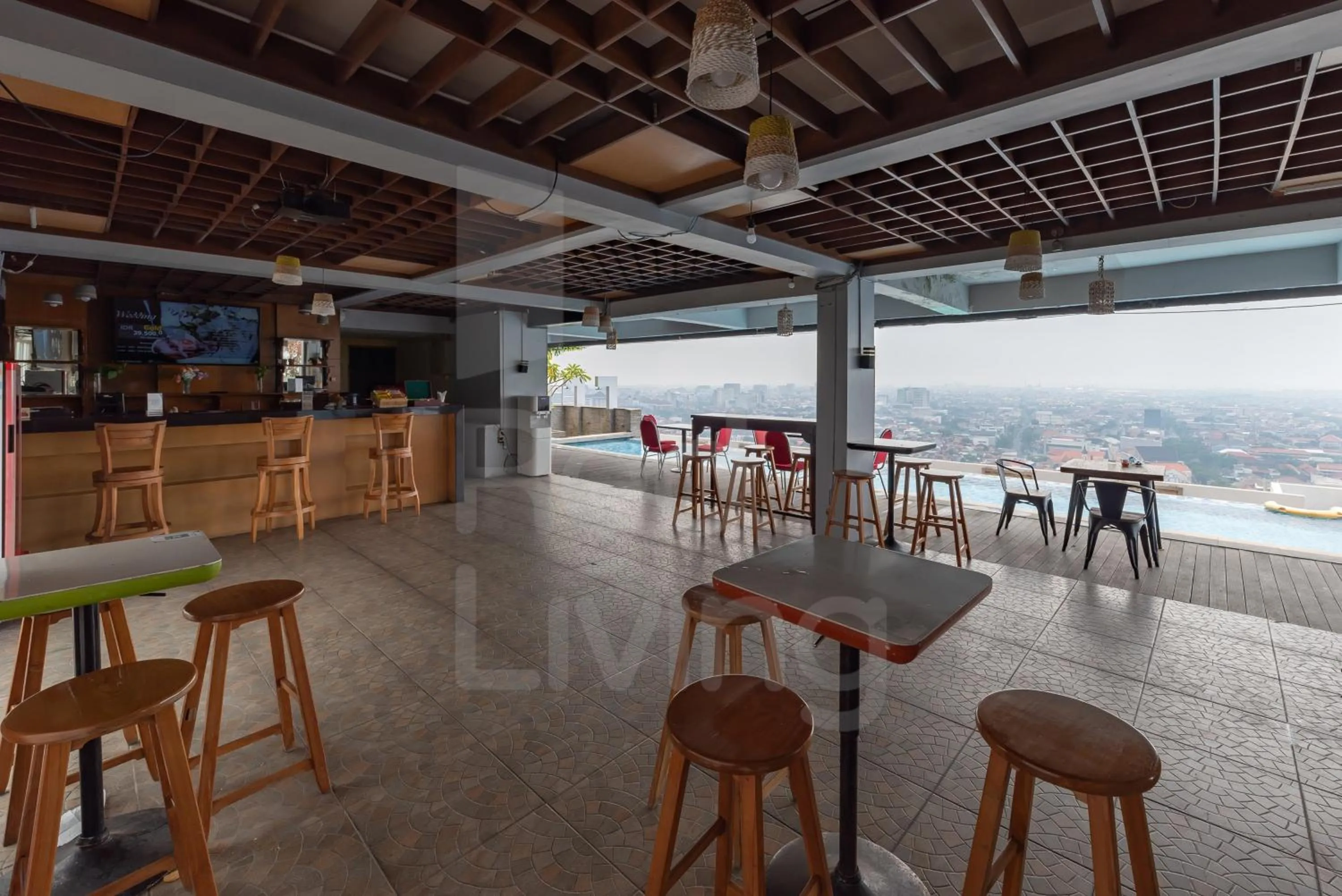 Restaurant/places to eat in RedLiving Apartemen Star Semarang - Sky Tower Lantai 22
