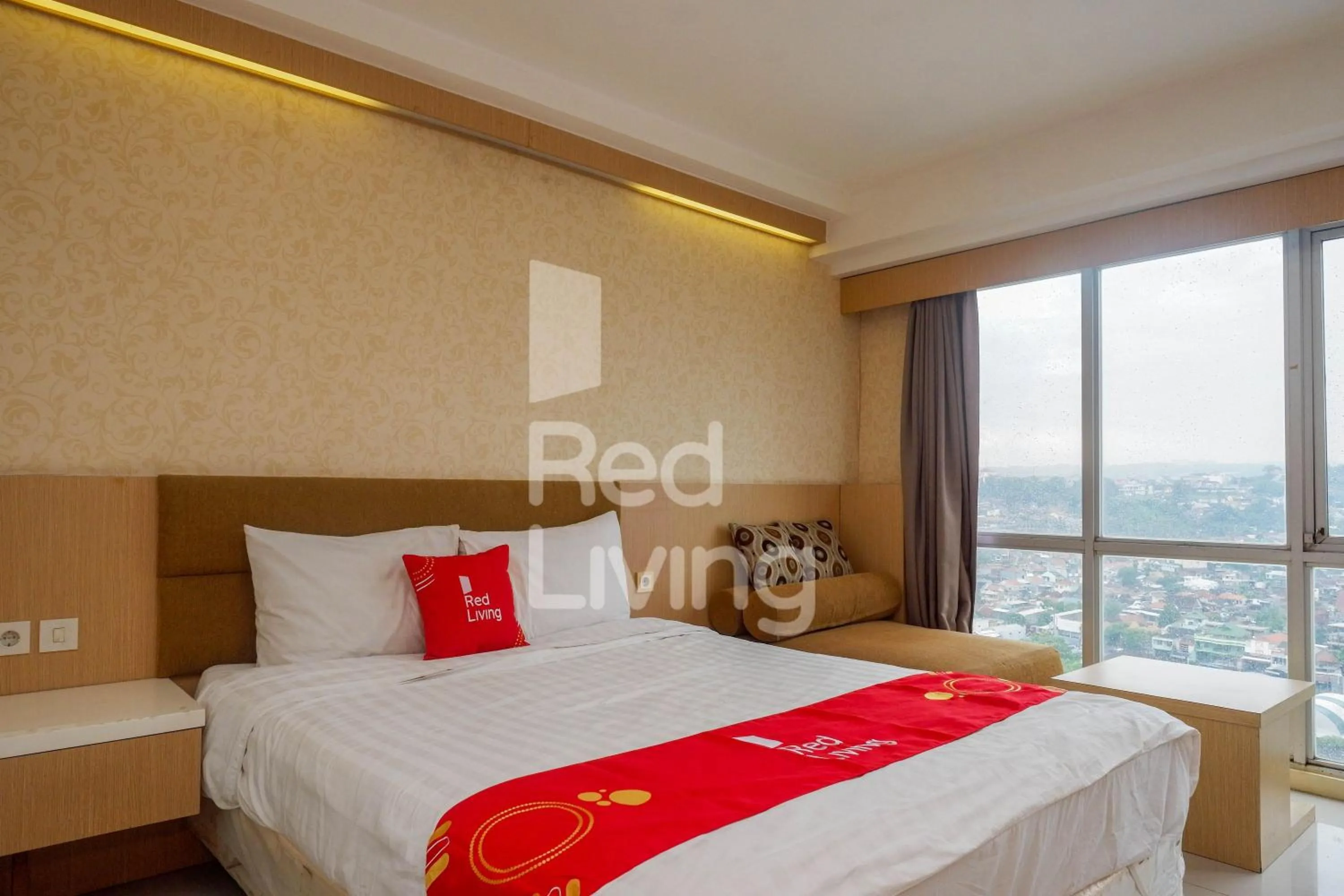 Bedroom, Bed in RedLiving Apartemen Star Semarang - Sky Tower Lantai 22
