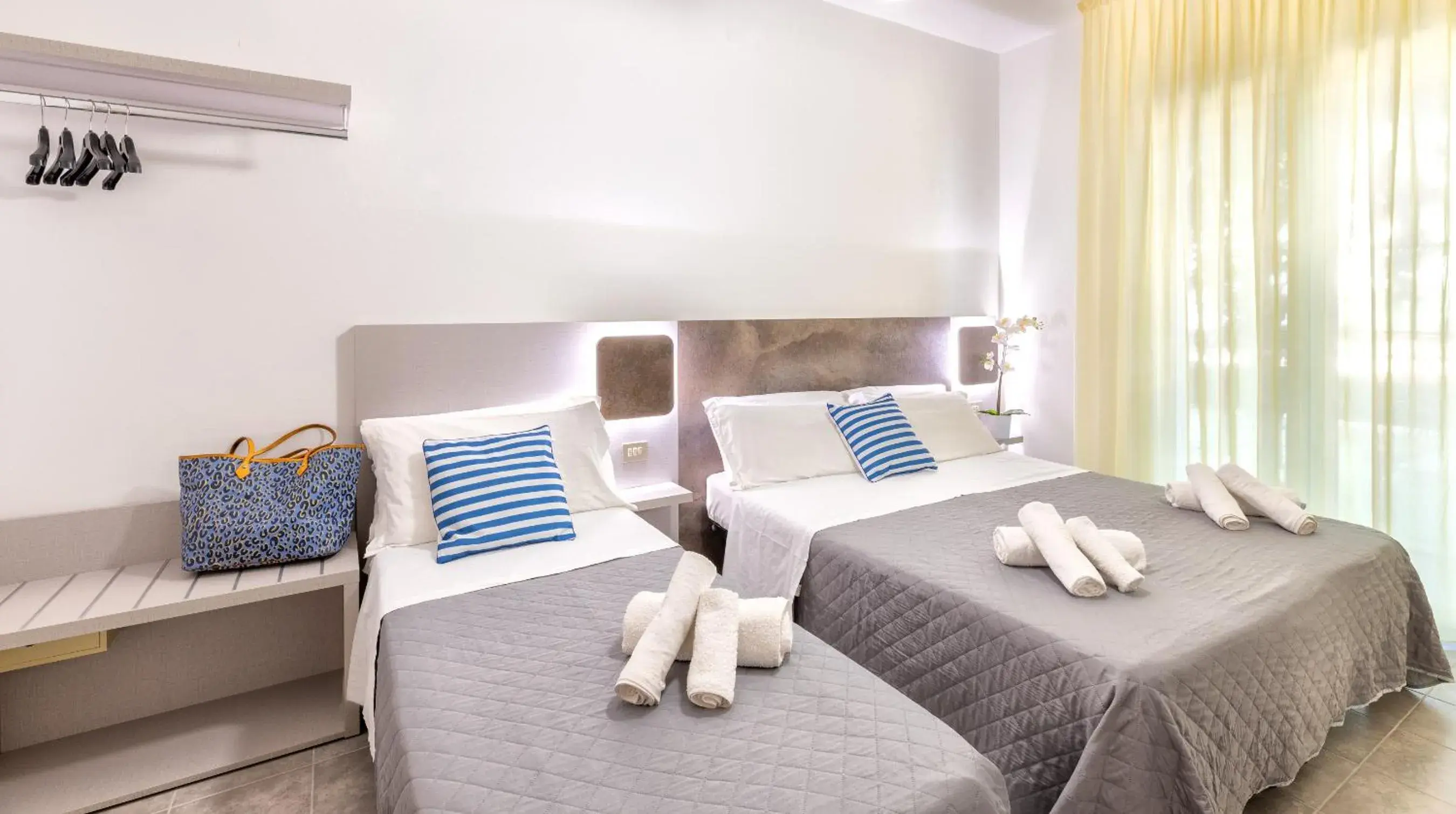 Economy Triple Room with Balcony in Hotel Condor-New 2024-Con Piscina Economy Triple Room with Balcony in Hotel Condor-New 2024-Con Piscina