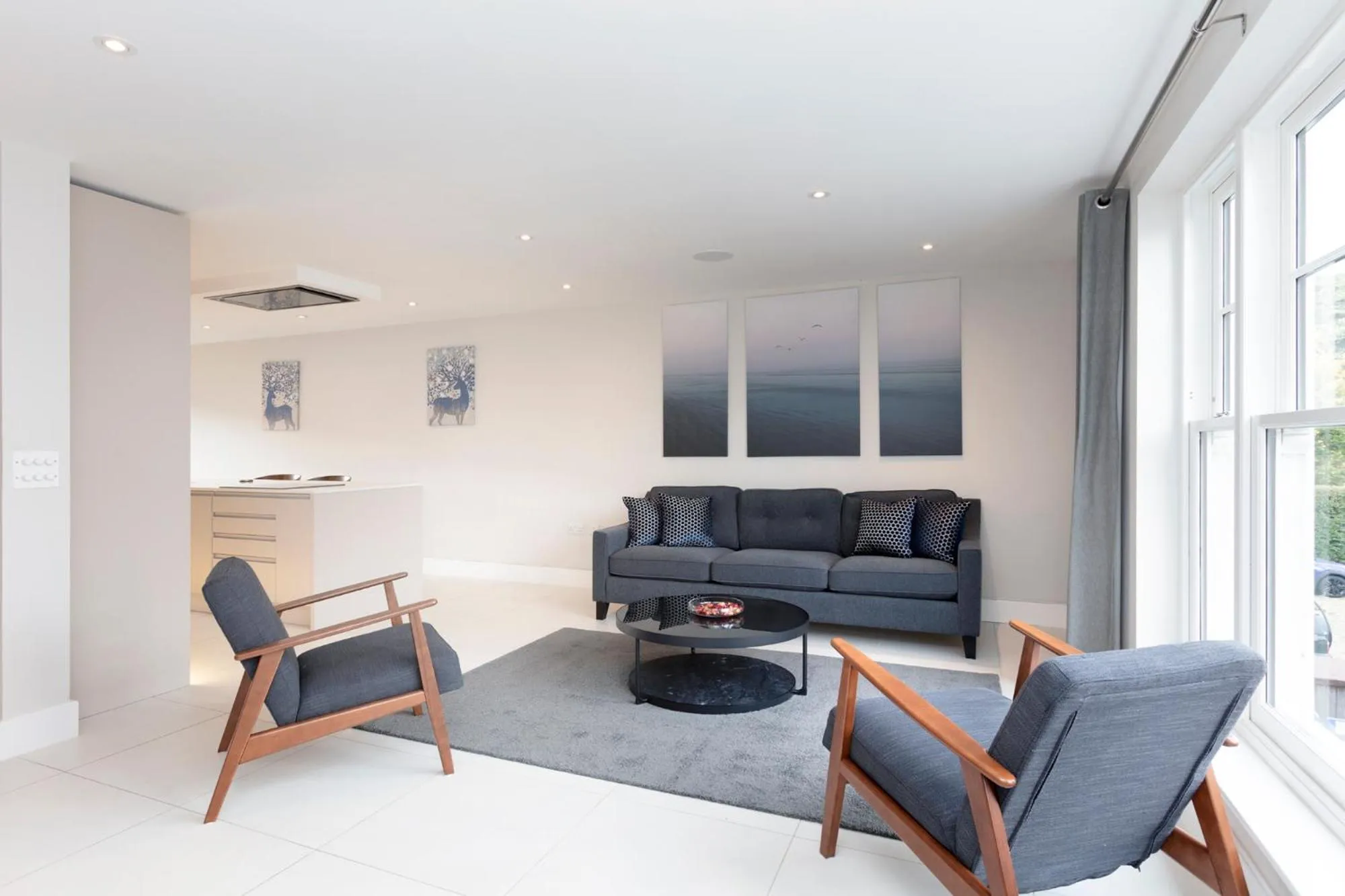 Fabulous Central Windsor Town House With Parking