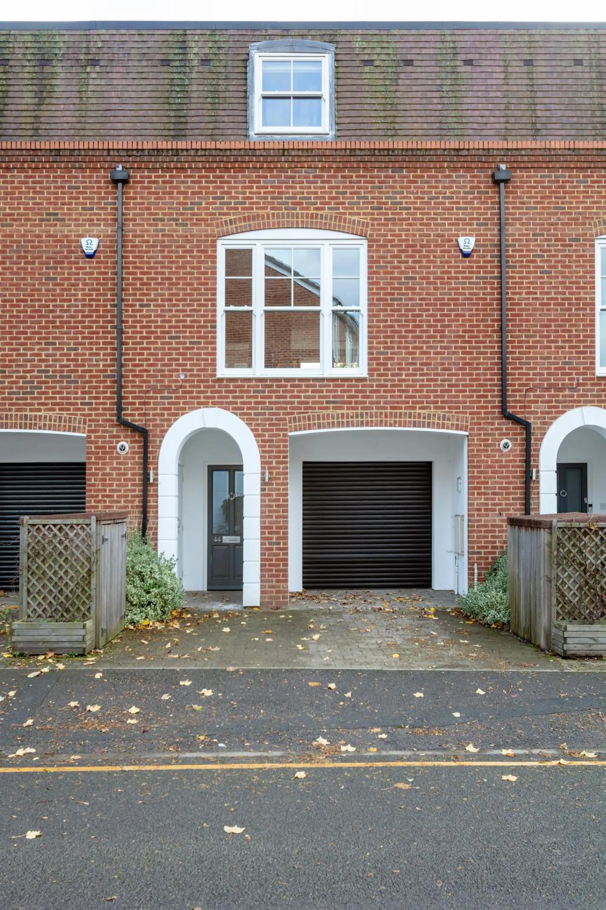 Fabulous Central Windsor Town House With Parking