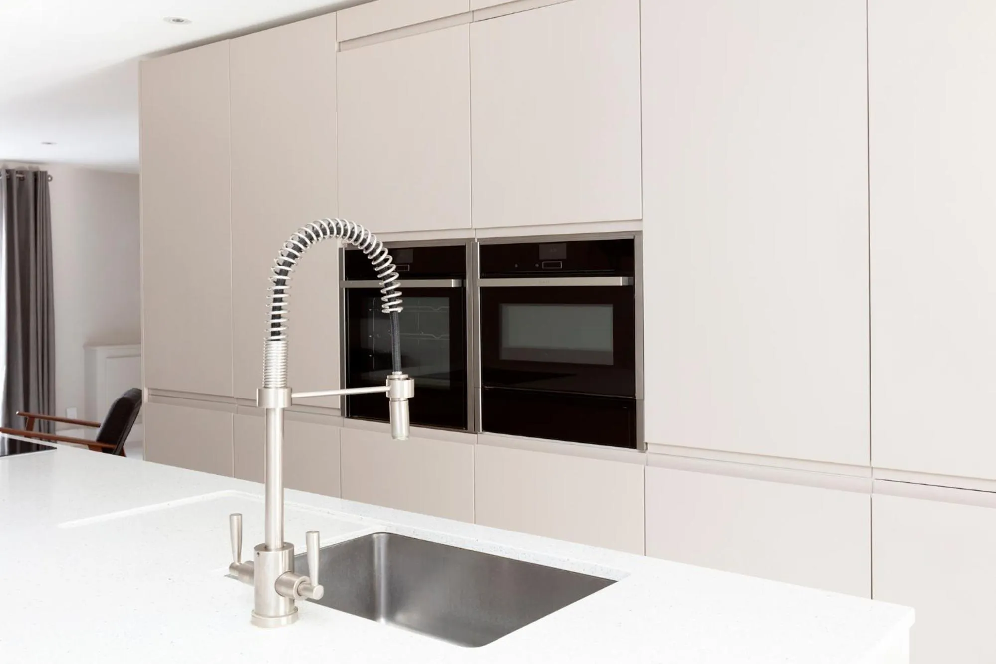 Fabulous Central Windsor Town House With Parking