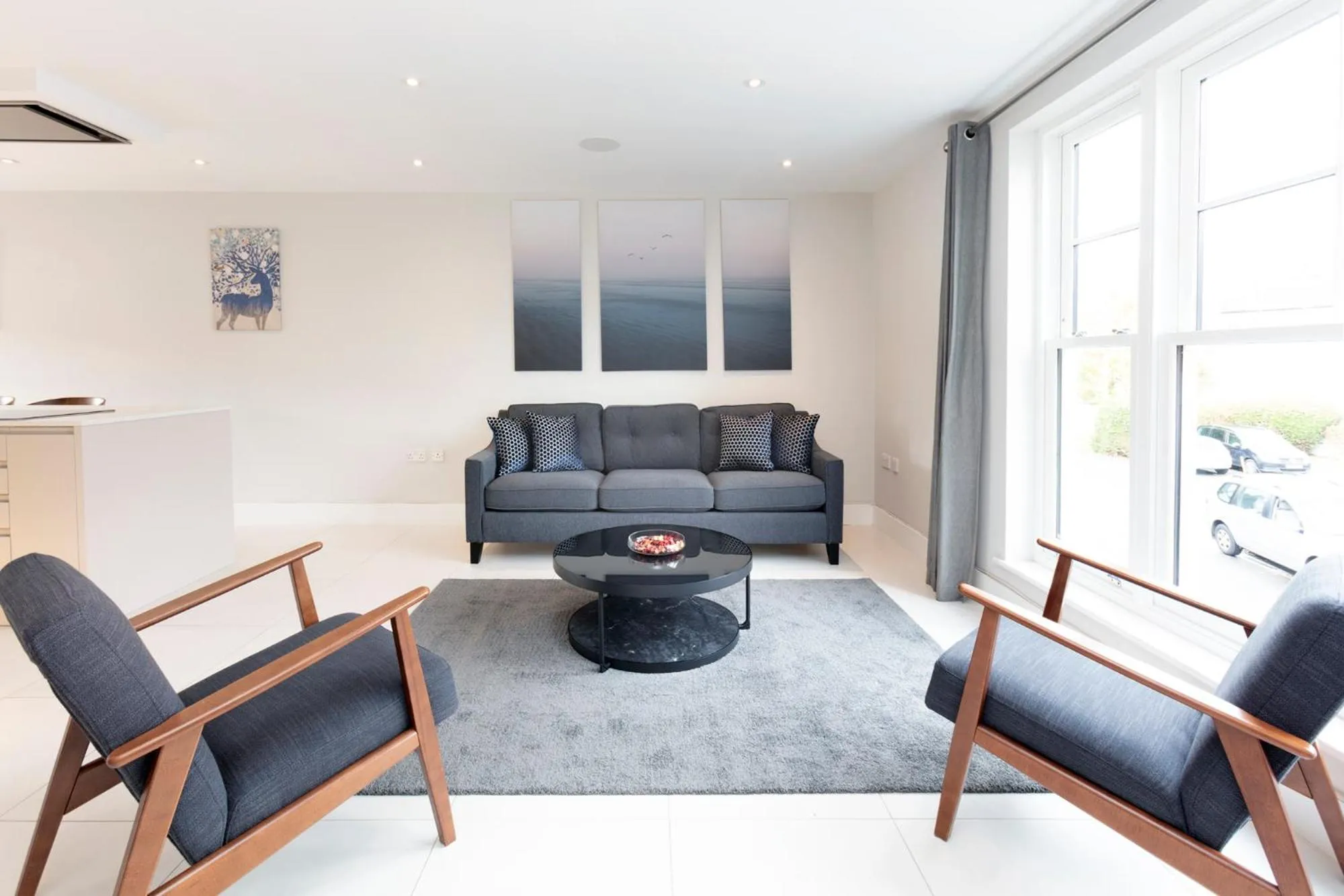 Fabulous Central Windsor Town House With Parking