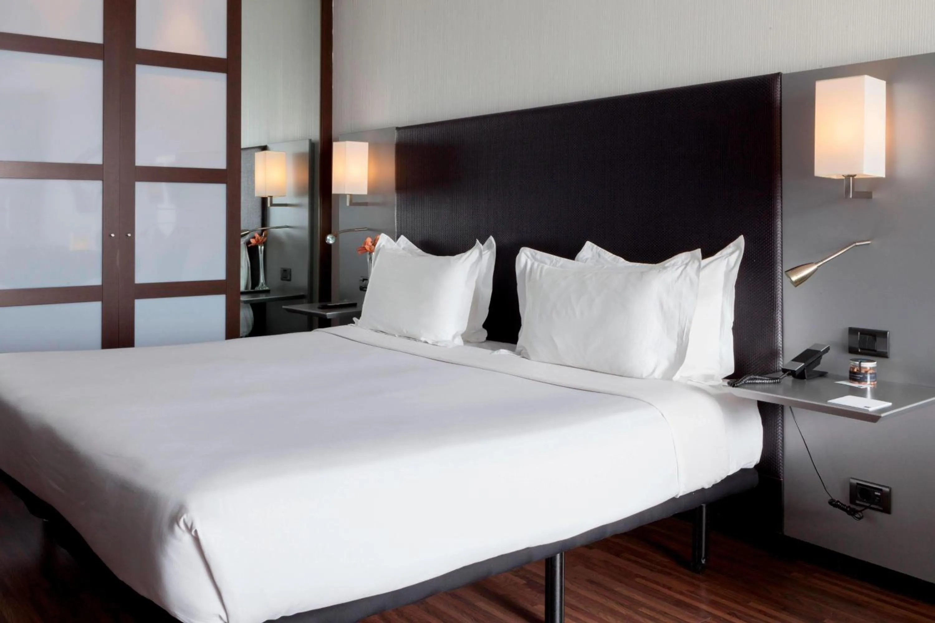 Photo of the whole room, Bed in AC Hotel by Marriott Madrid Airport