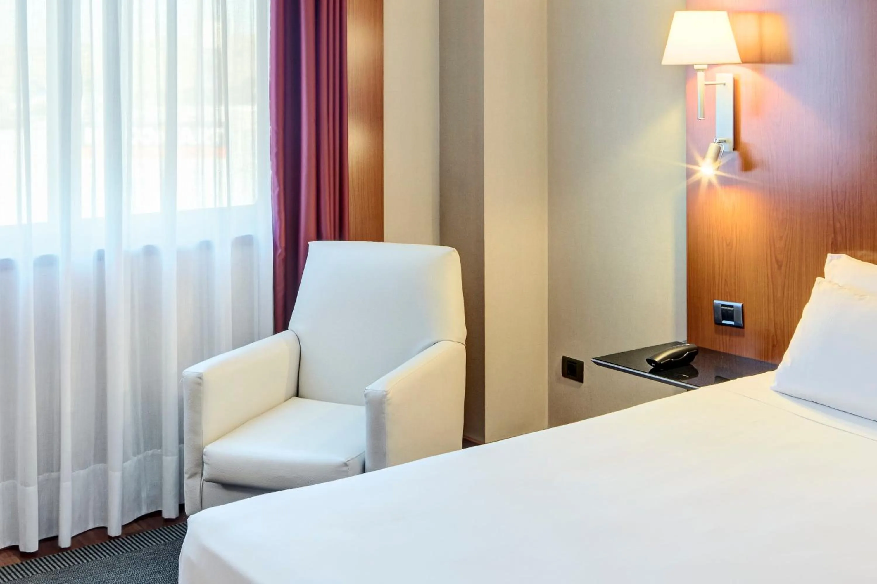 Photo of the whole room, Bed in Sercotel AB Rivas