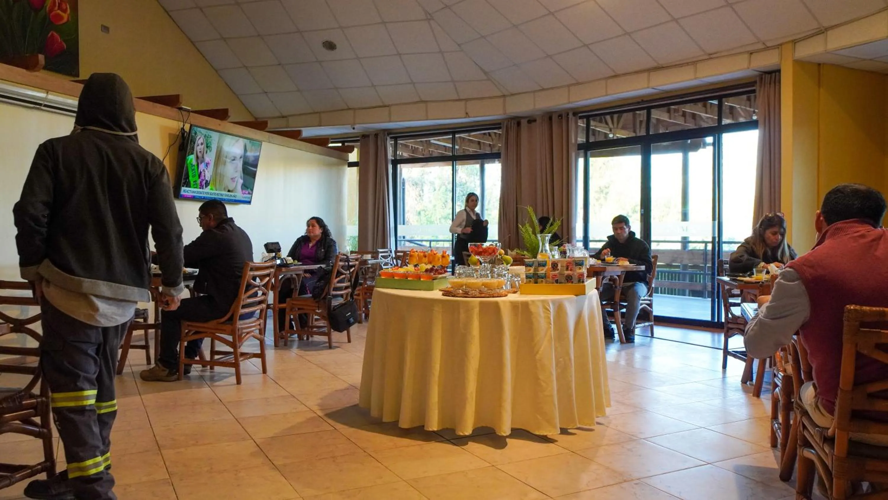 Communal lounge/ TV room in Hotel Ontiveros