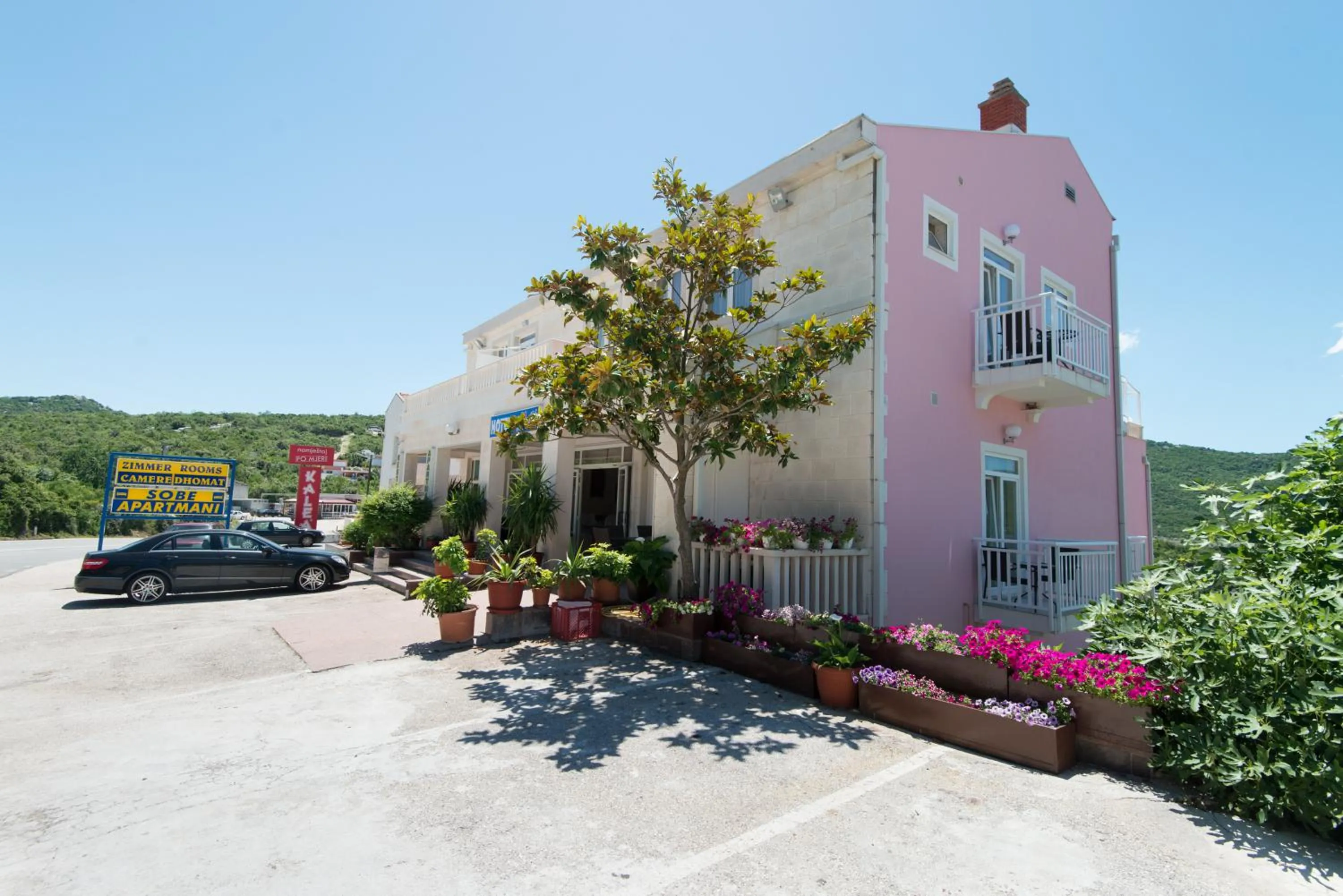 Facade/entrance in Hotel Villa Matic