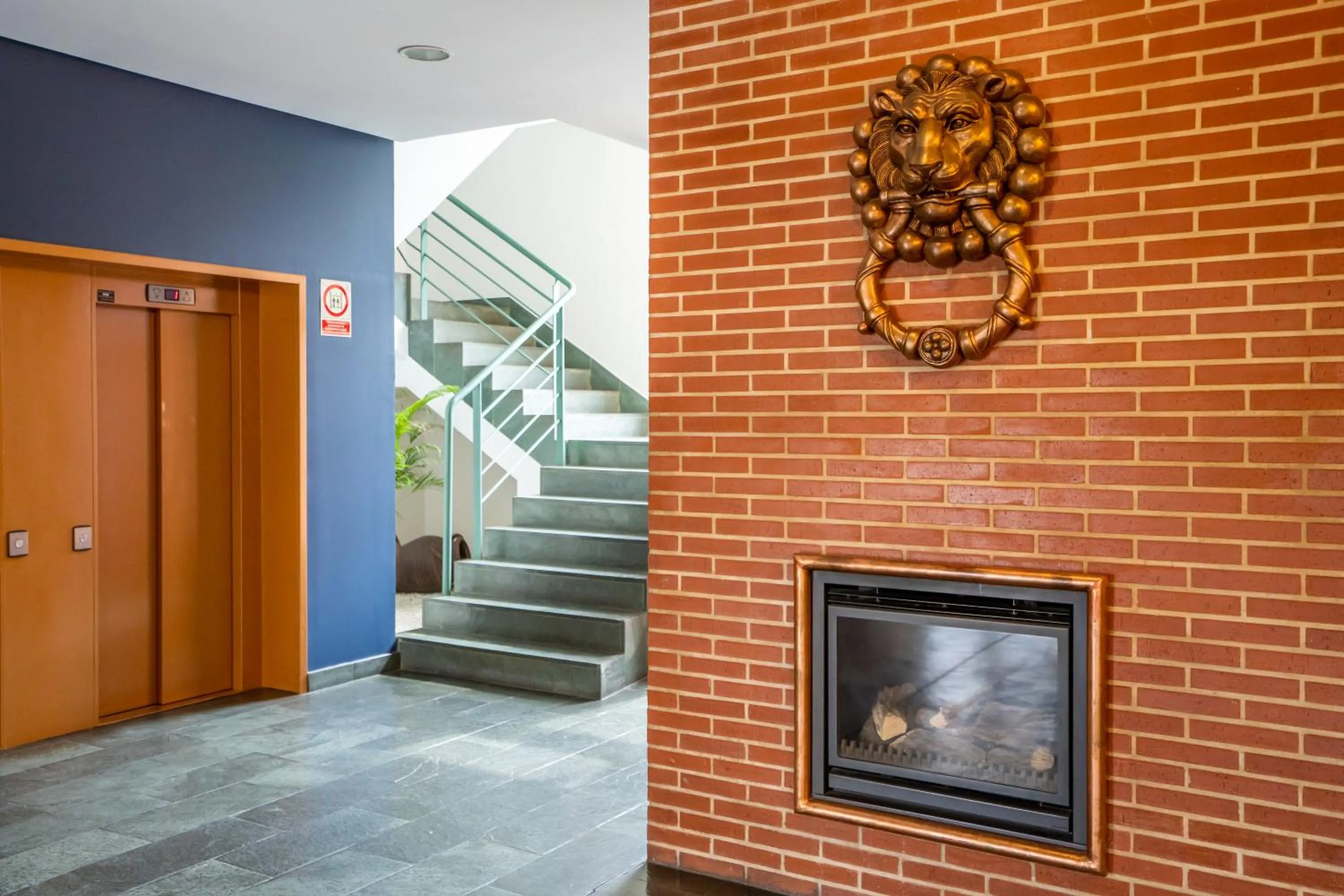 elevator in Posadas de España Pinto