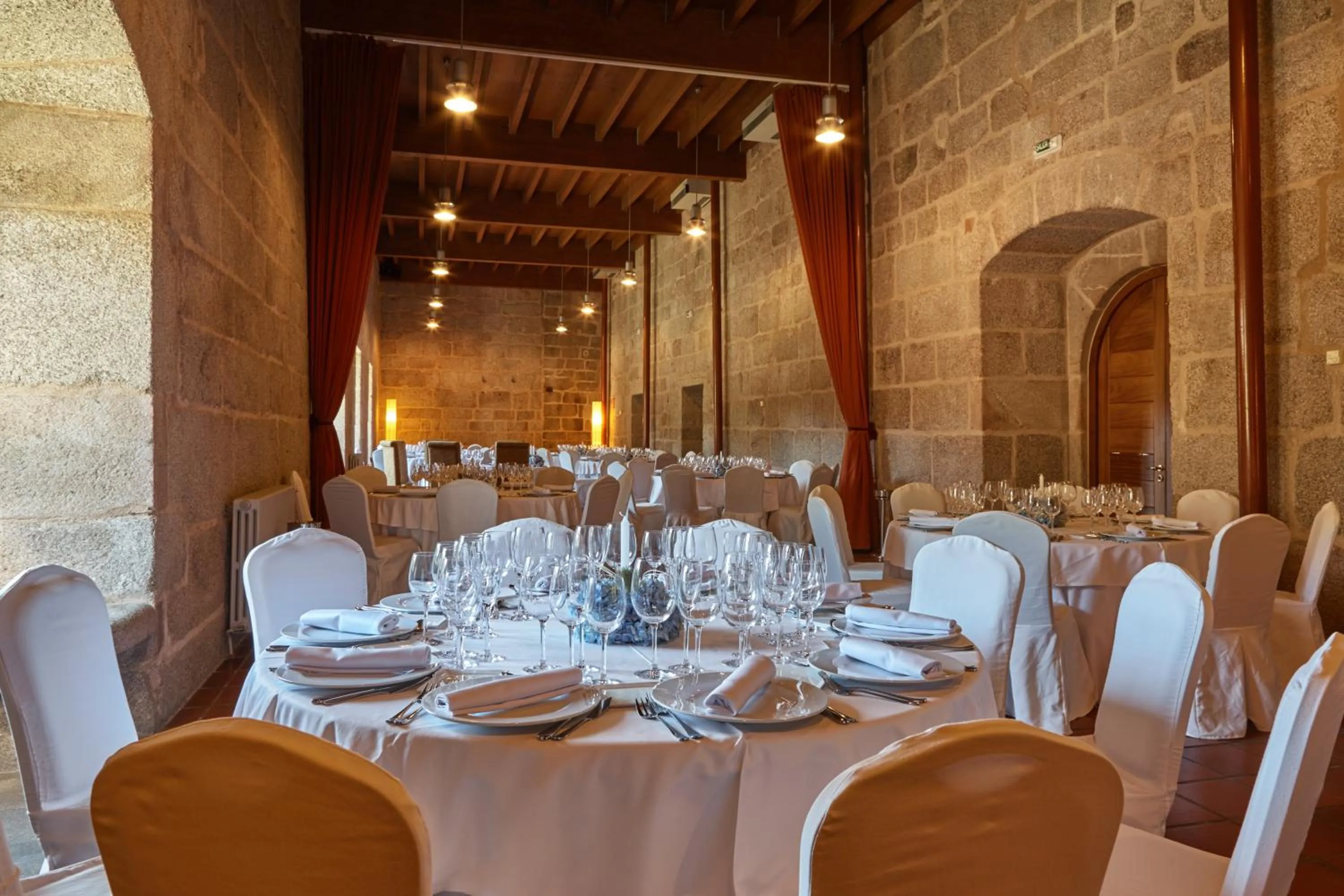 Restaurant/places to eat in Eurostars Monumento Monasterio de San Clodio Hotel