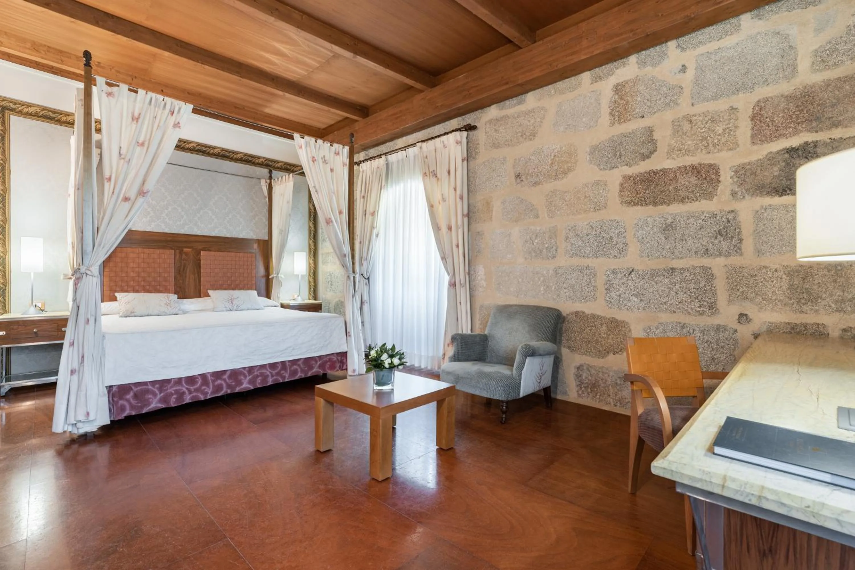 Photo of the whole room, Bed in Eurostars Monumento Monasterio de San Clodio Hotel