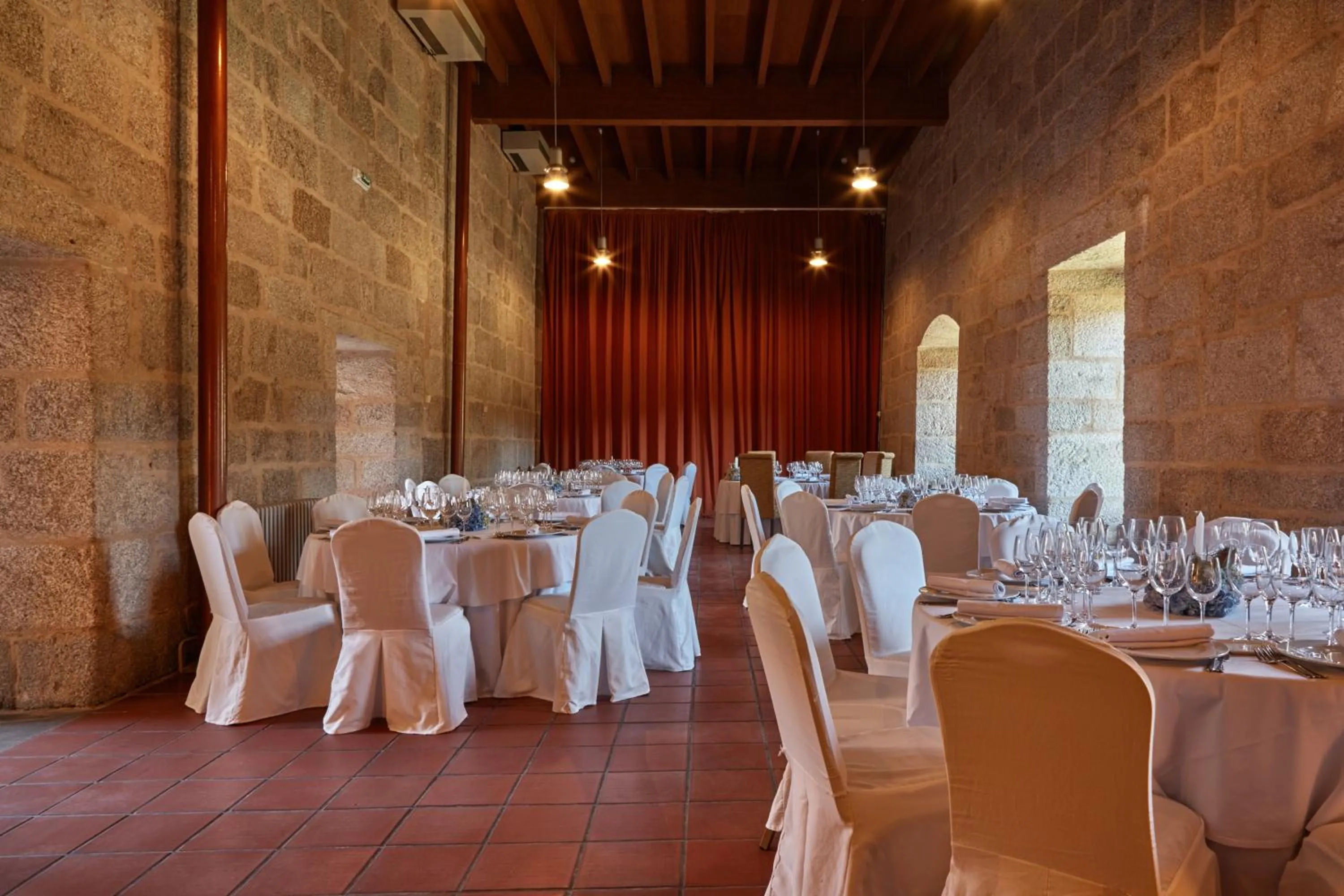 Business facilities in Eurostars Monumento Monasterio de San Clodio Hotel