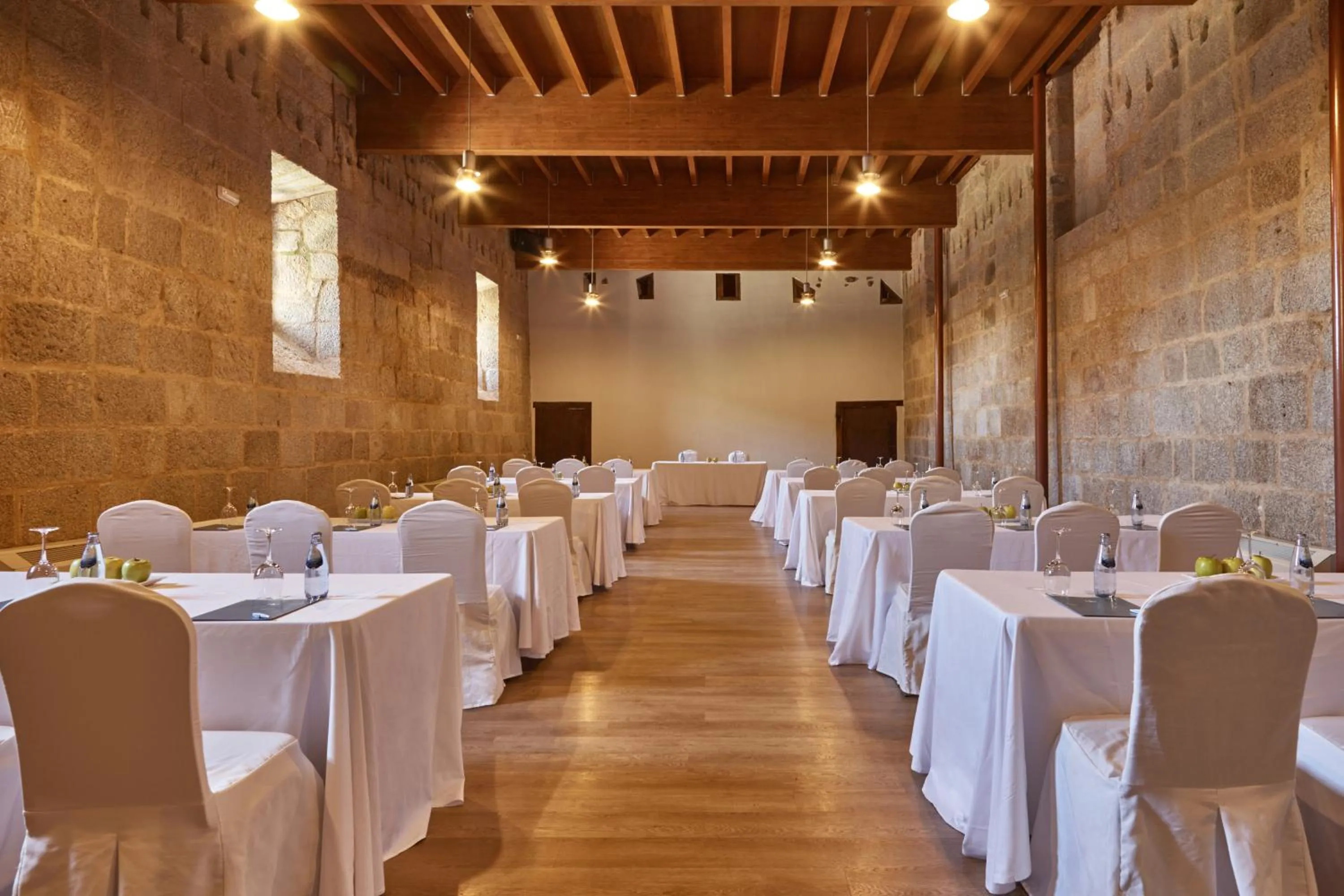 Business facilities in Eurostars Monumento Monasterio de San Clodio Hotel