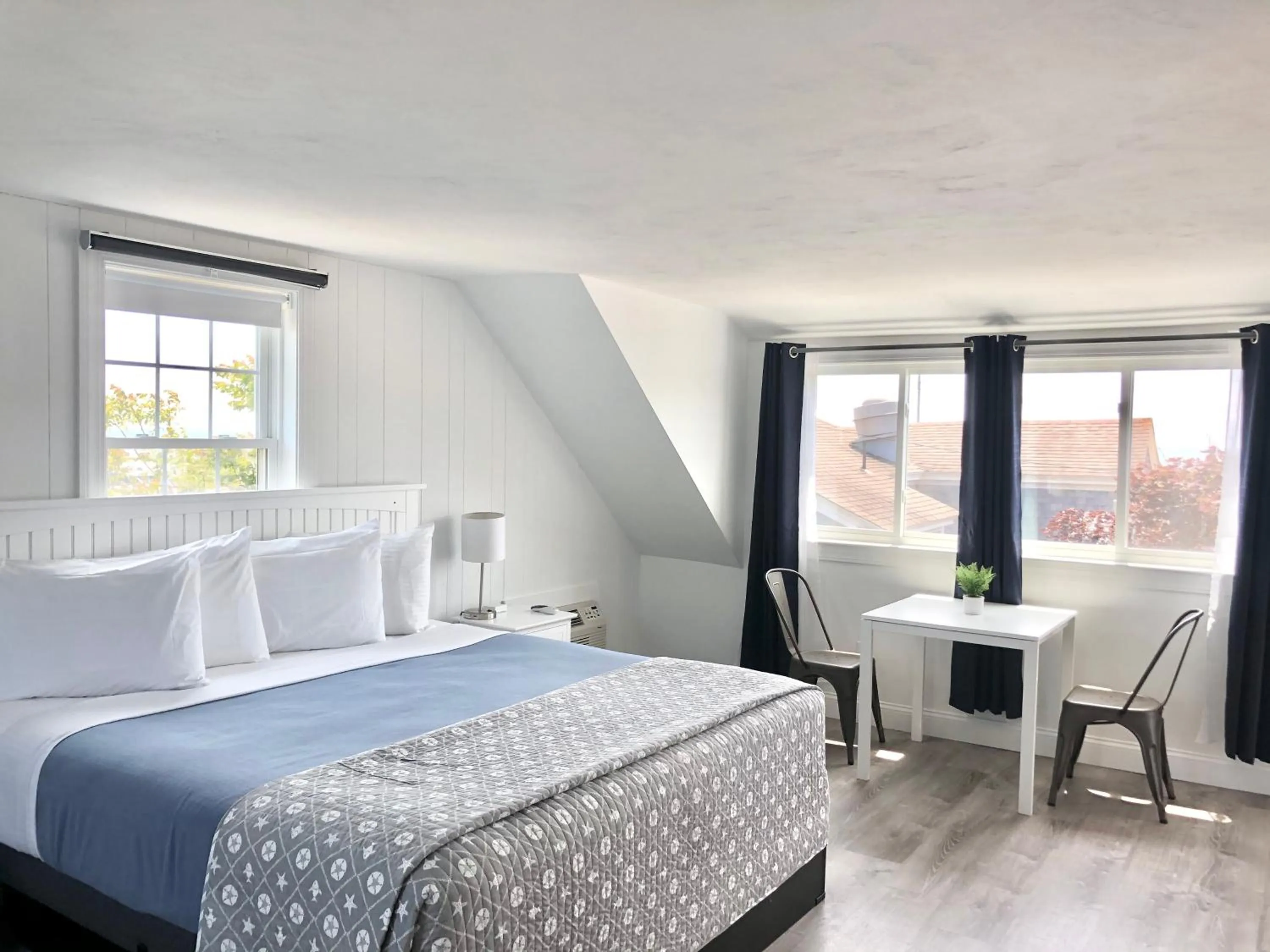 Bed in Kingfisher Oceanside