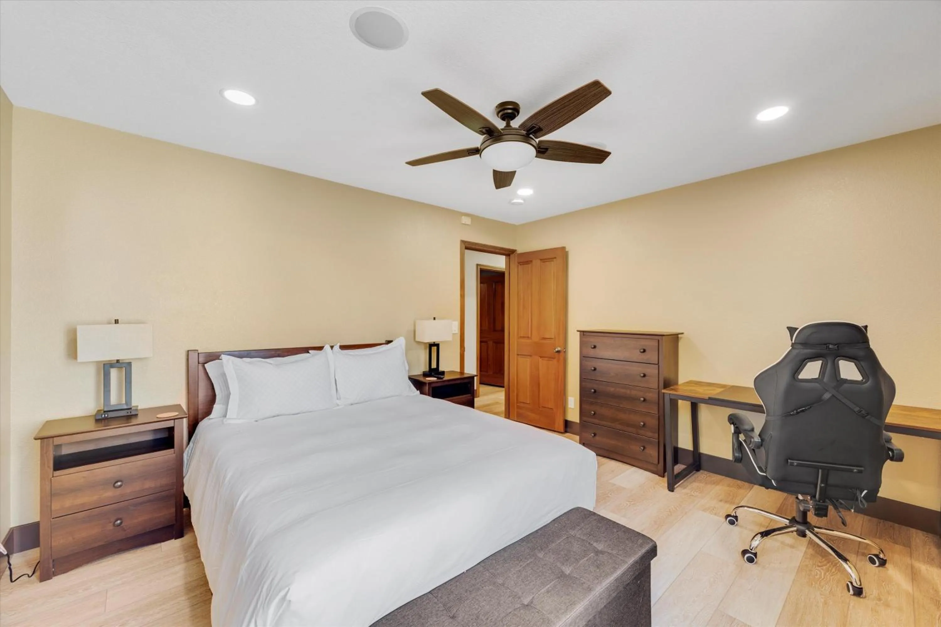 Bedroom, Bed in Luxury villa with pool and spa