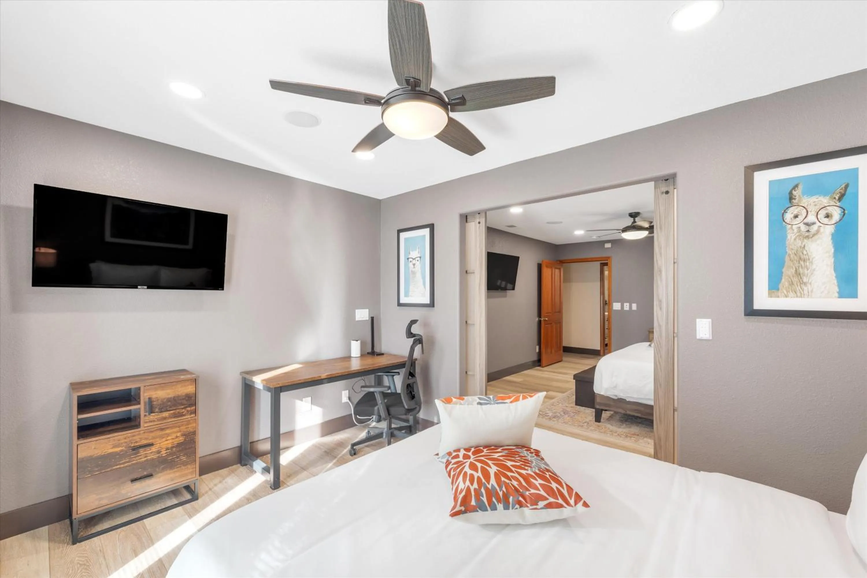 Bed in Luxury villa with pool and spa