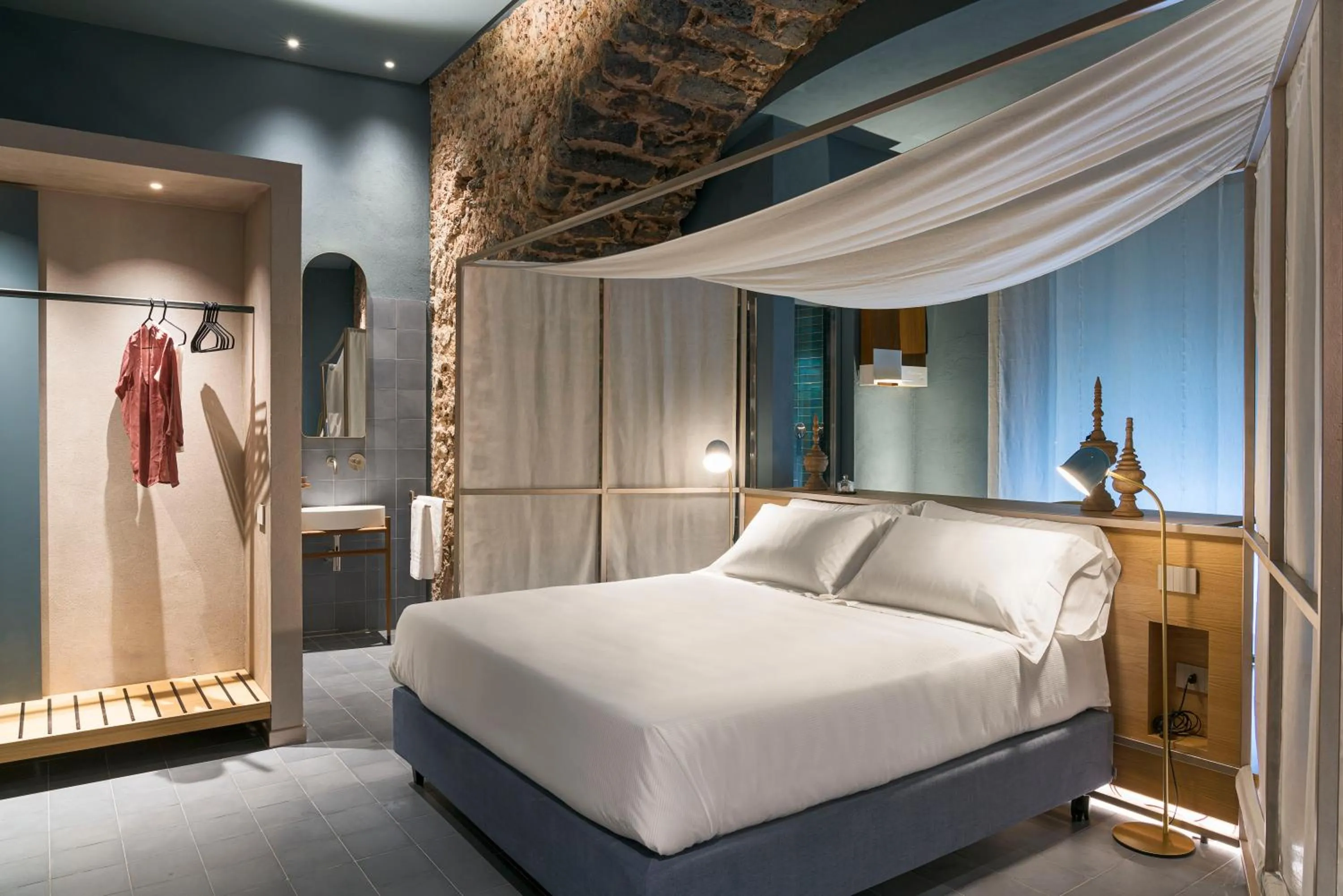 Photo of the whole room, Bed in BASTIÒ PRIVATE SUITES