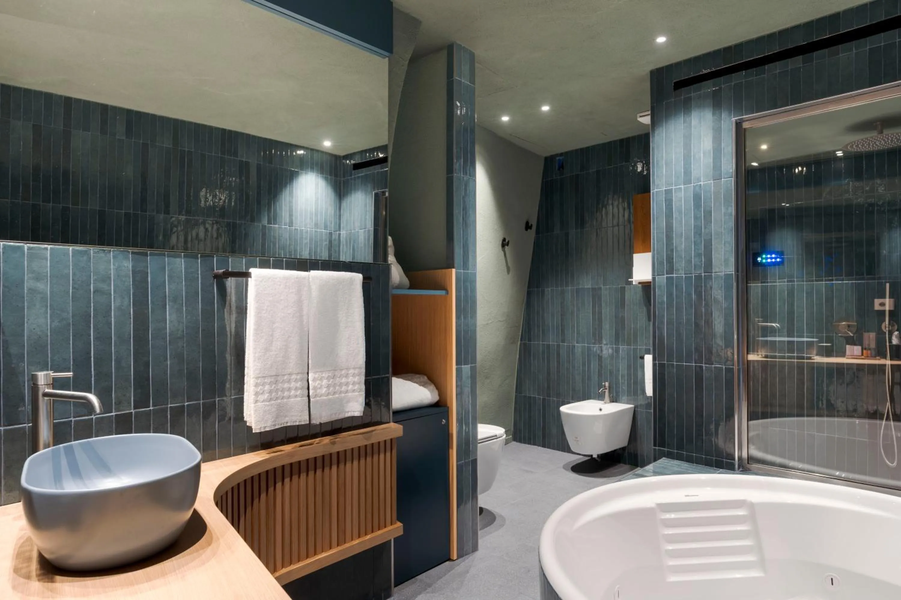 Shower in BASTIÒ PRIVATE SUITES