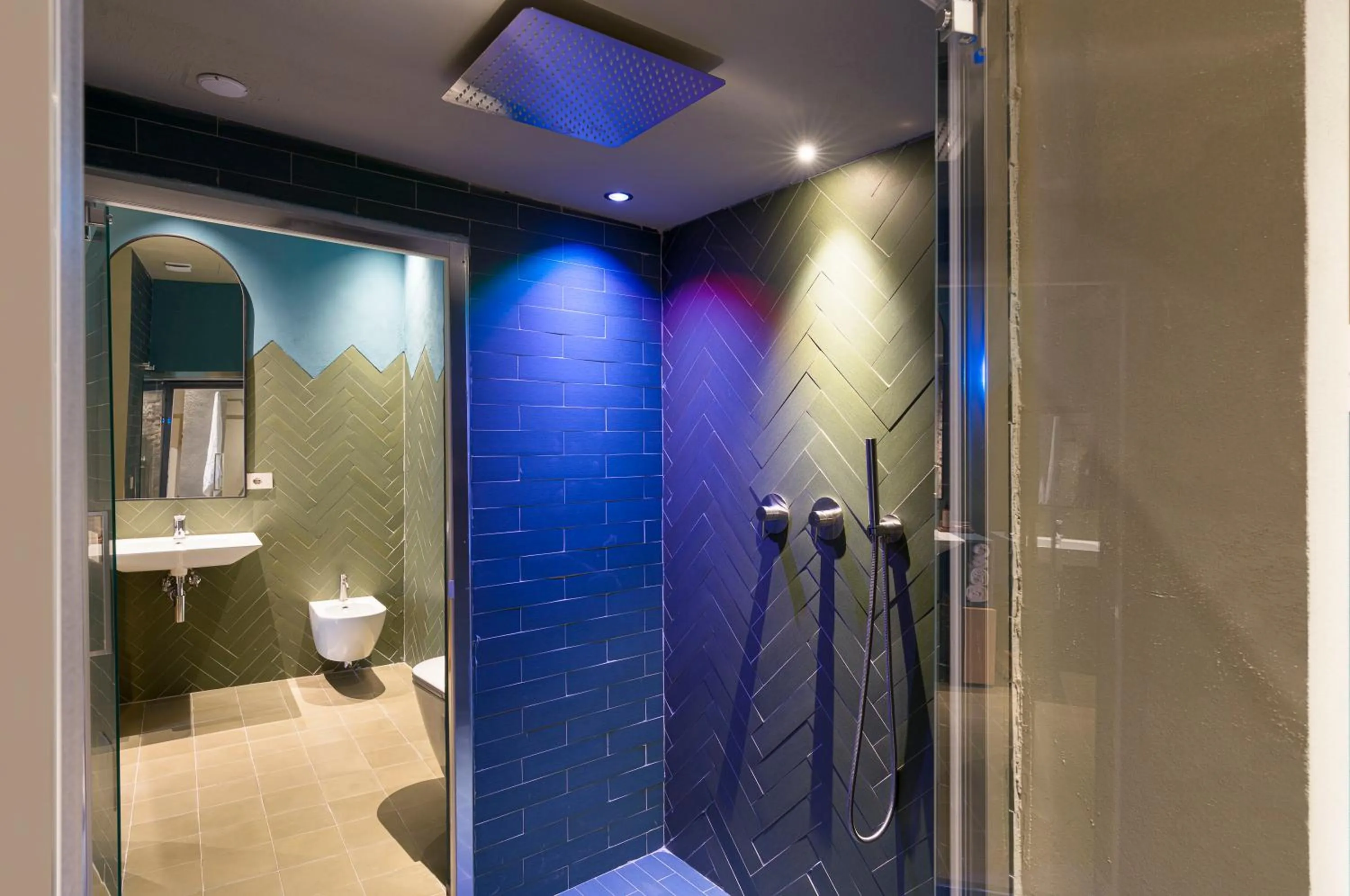 Shower in BASTIÒ PRIVATE SUITES