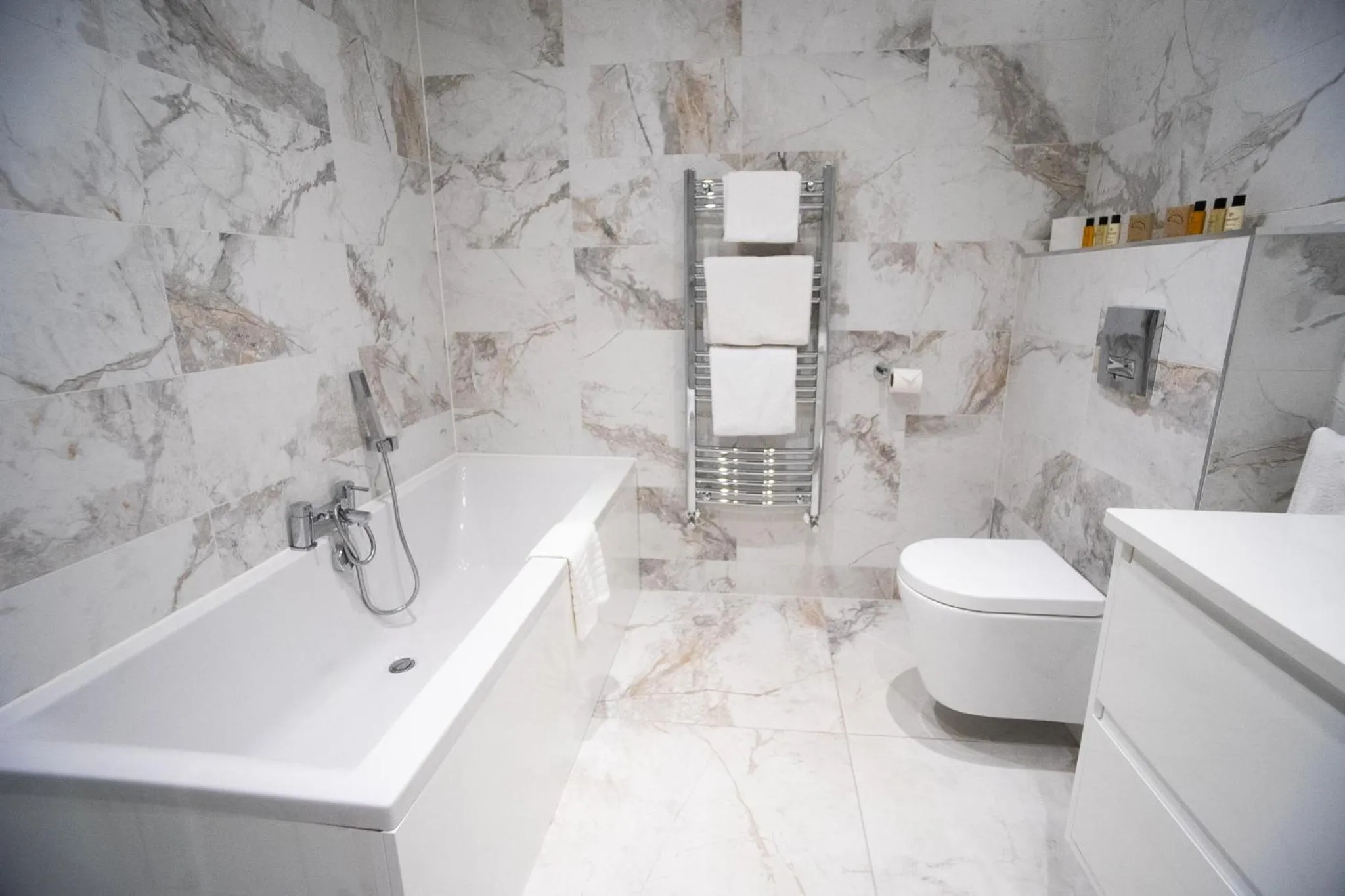 Bath in Castle Varagh Hotel & Bar