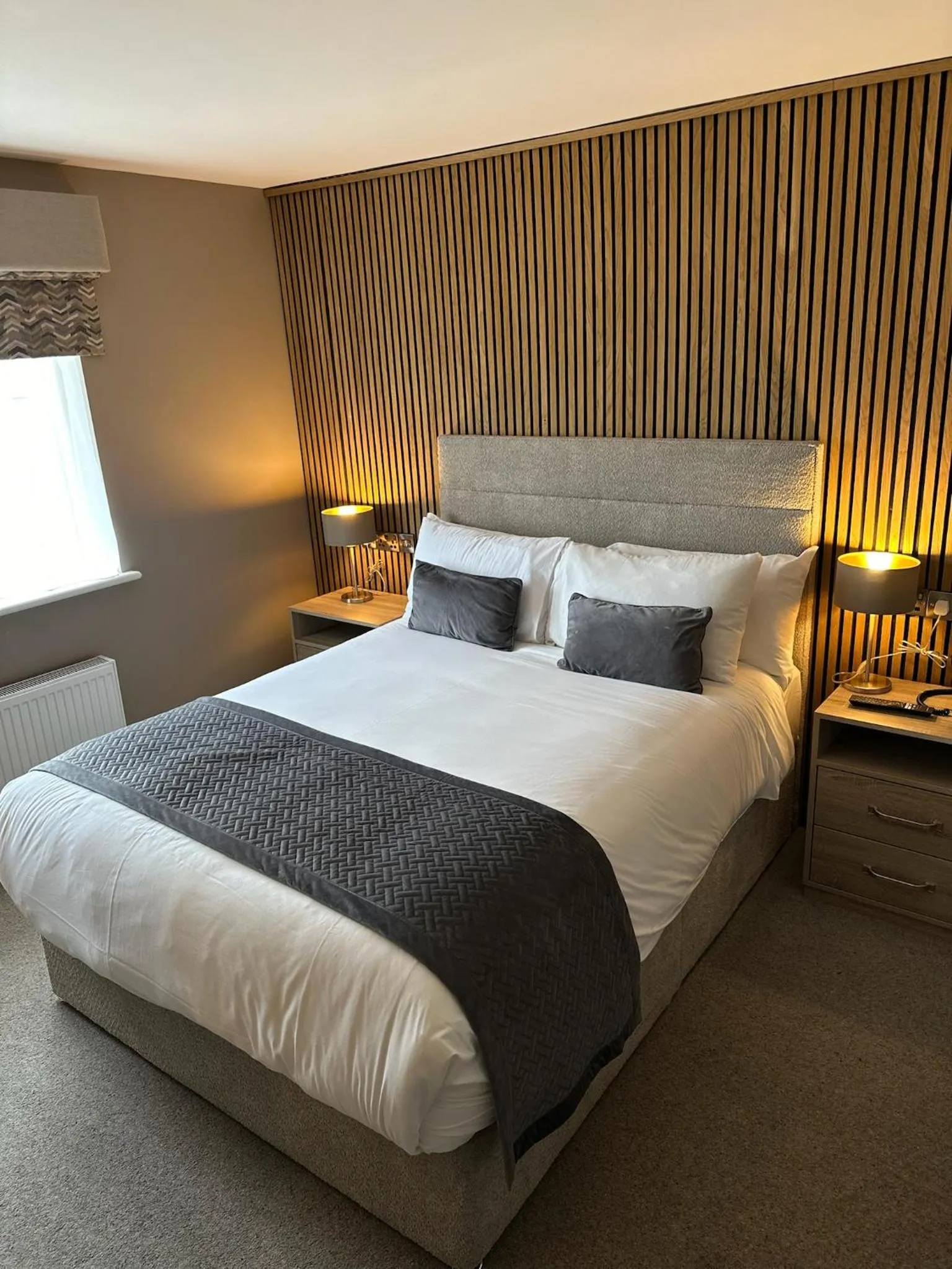 Bed in Castle Varagh Hotel & Bar