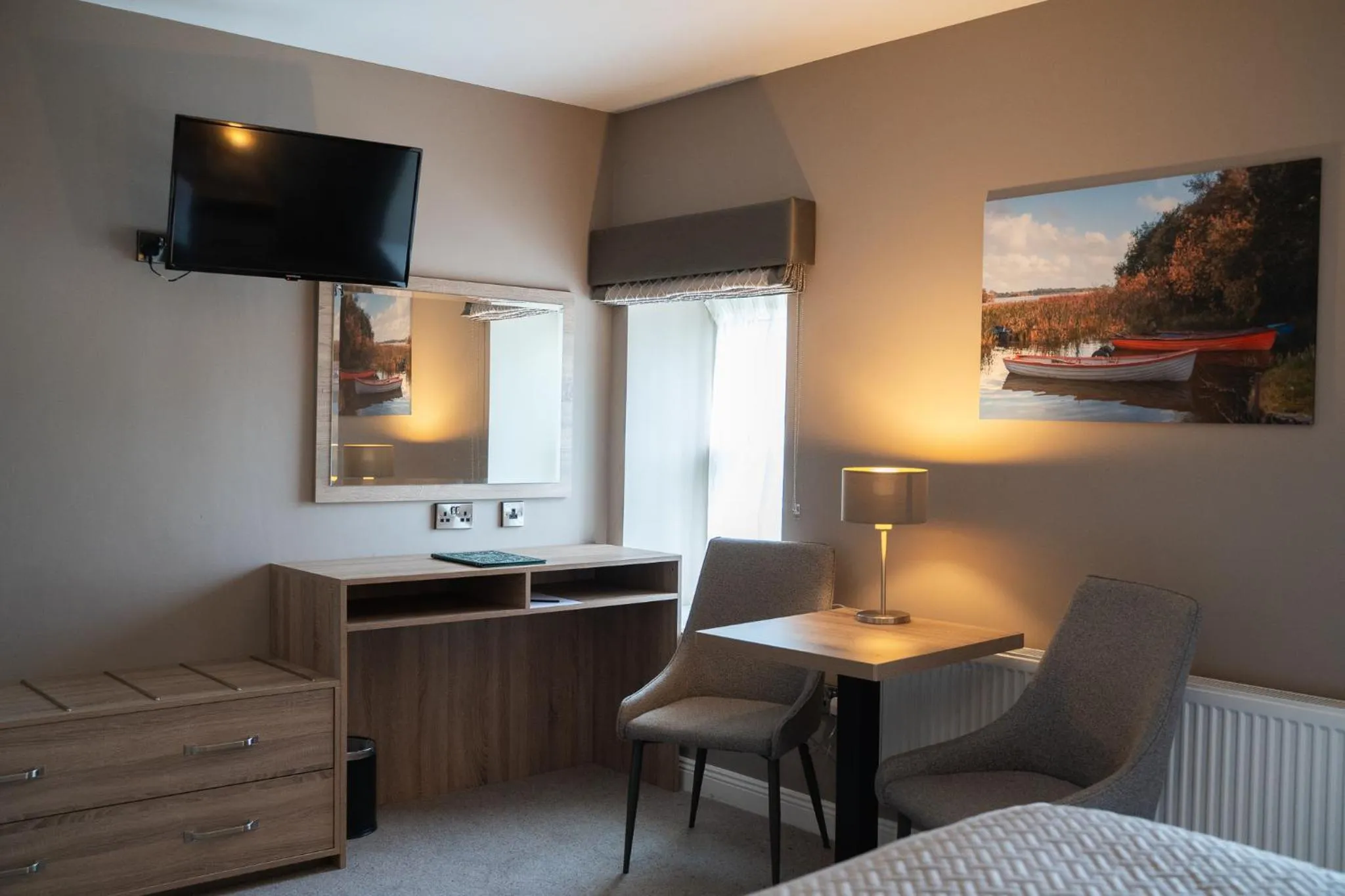 Seating area, Bed in Castle Varagh Hotel & Bar