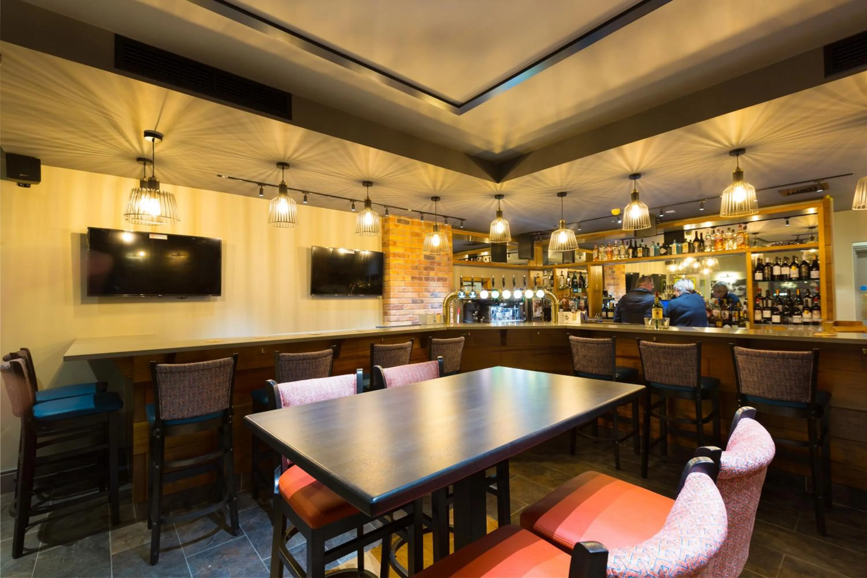 Restaurant/places to eat in Castle Varagh Hotel & Bar