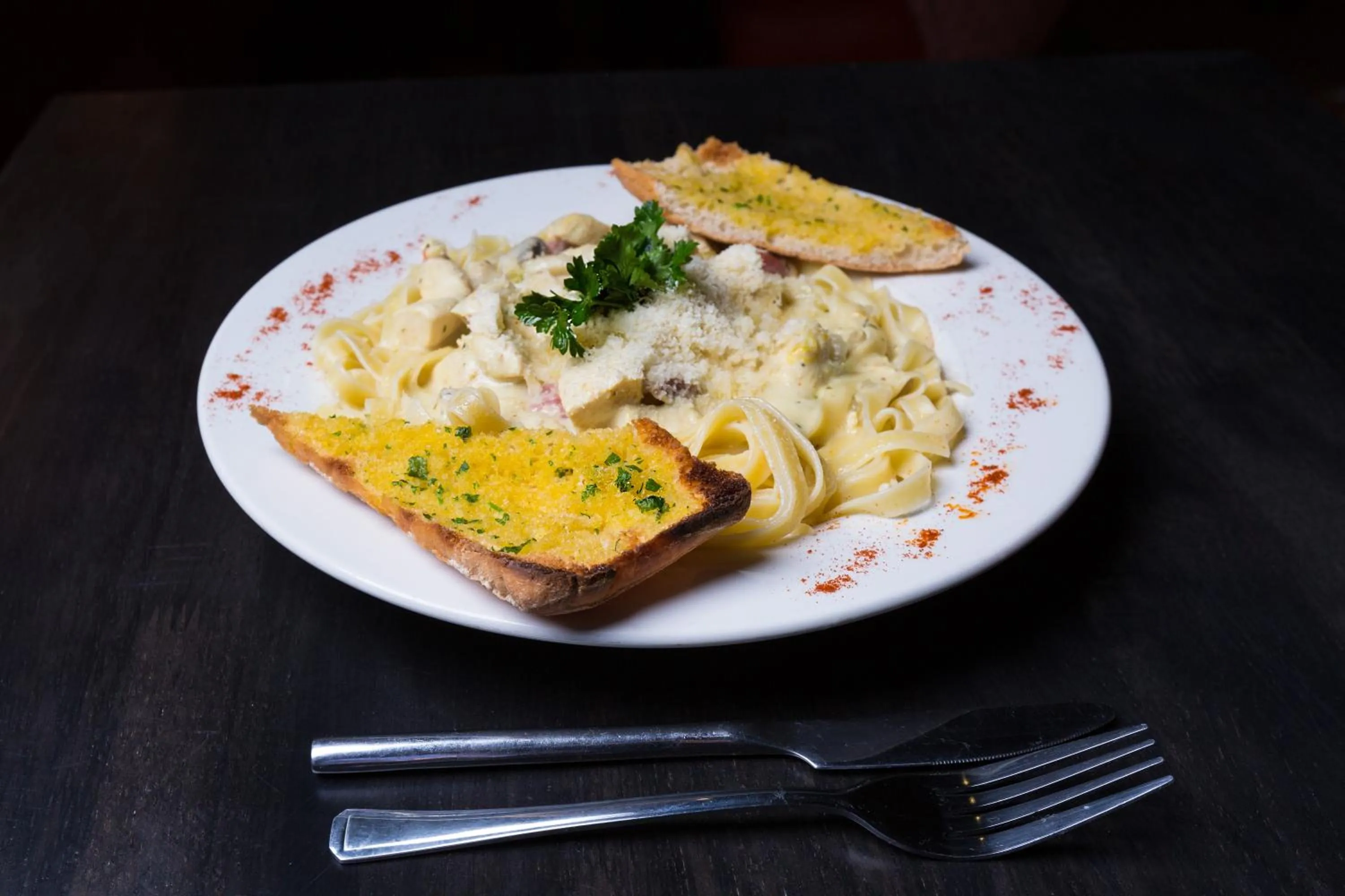 Food and drinks in Castle Varagh Hotel & Bar