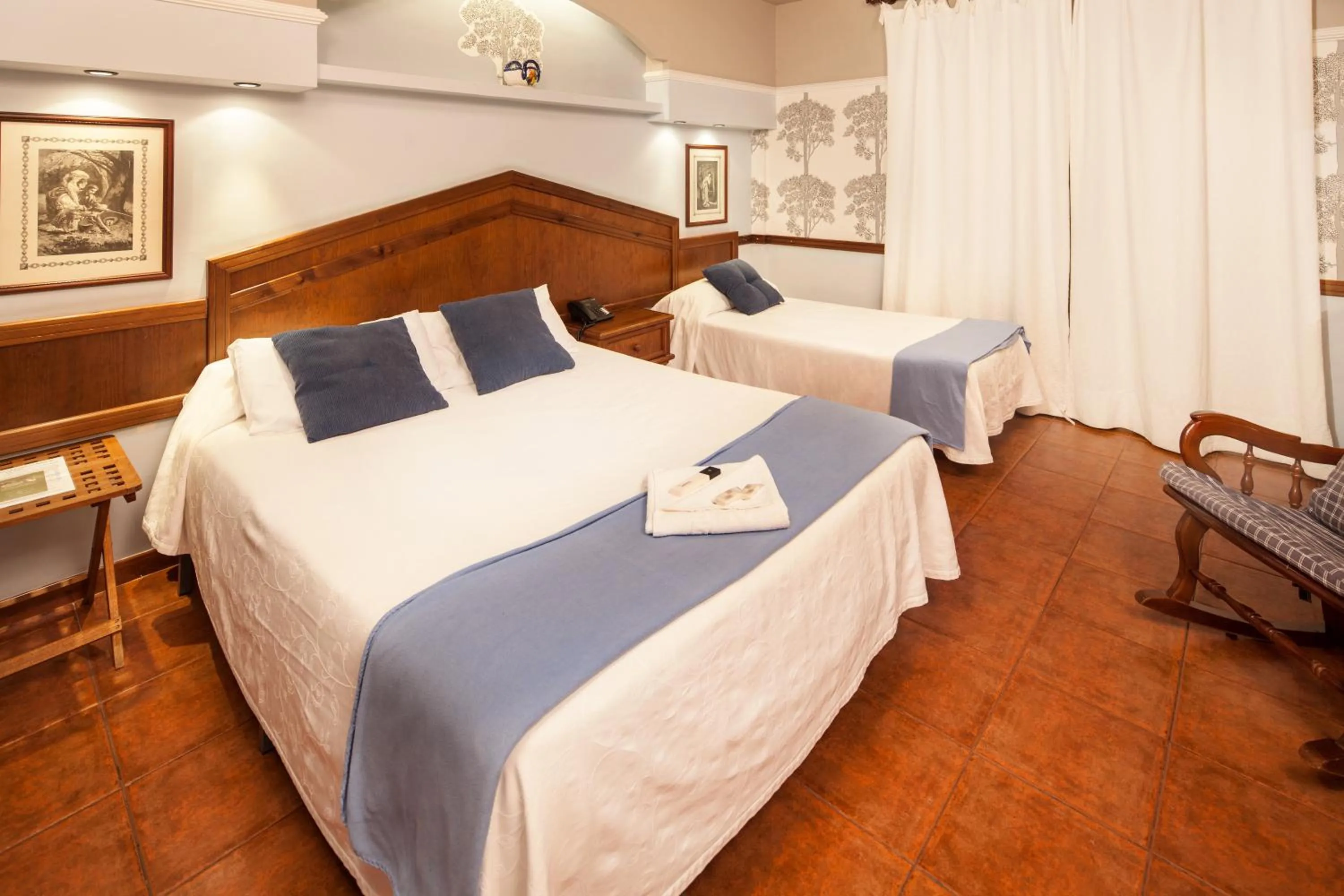 Photo of the whole room, Bed in Hotel y Bungalows Balcón de Competa