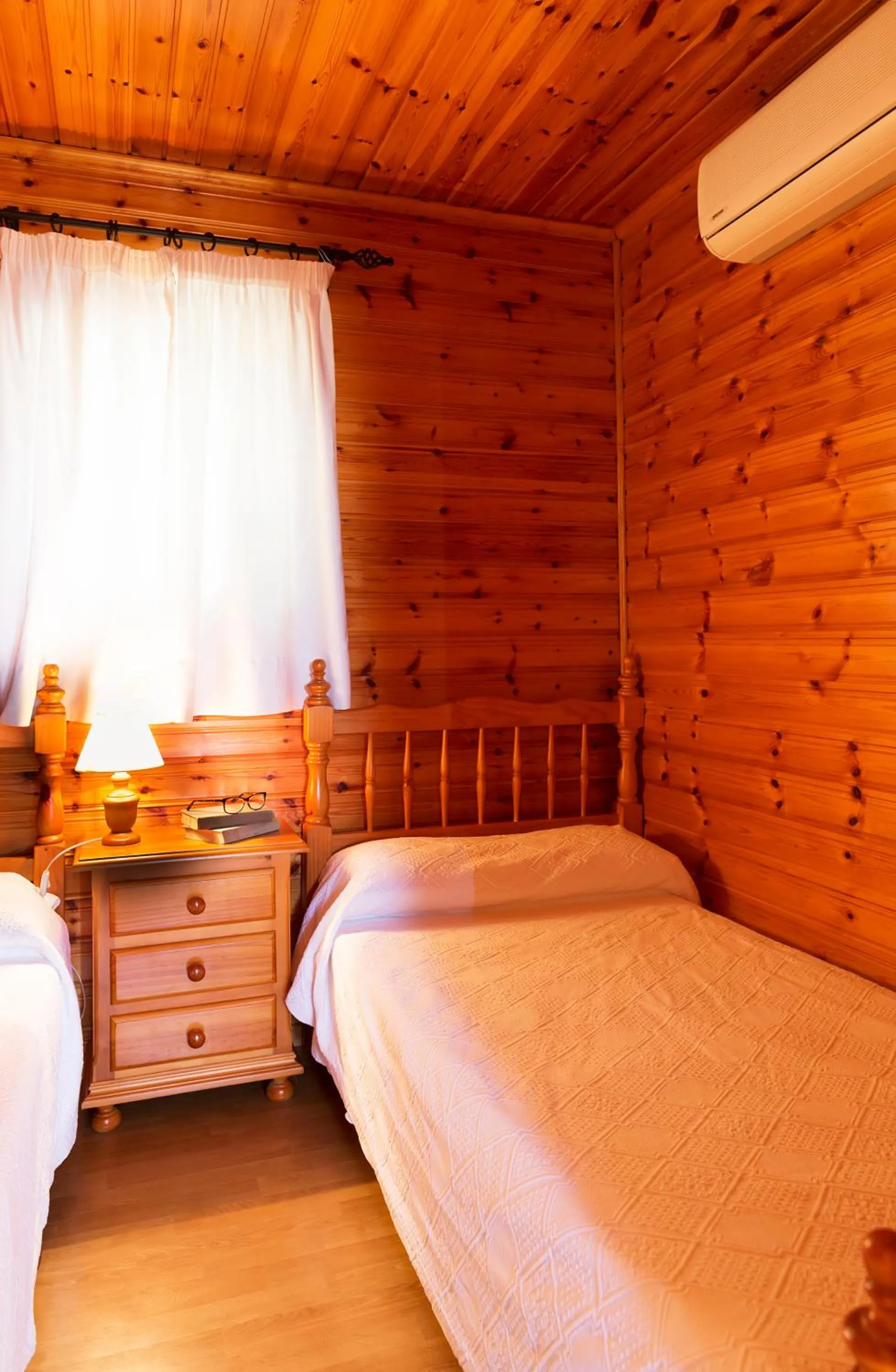 Bedroom, Bed in Hotel y Bungalows Balcón de Competa