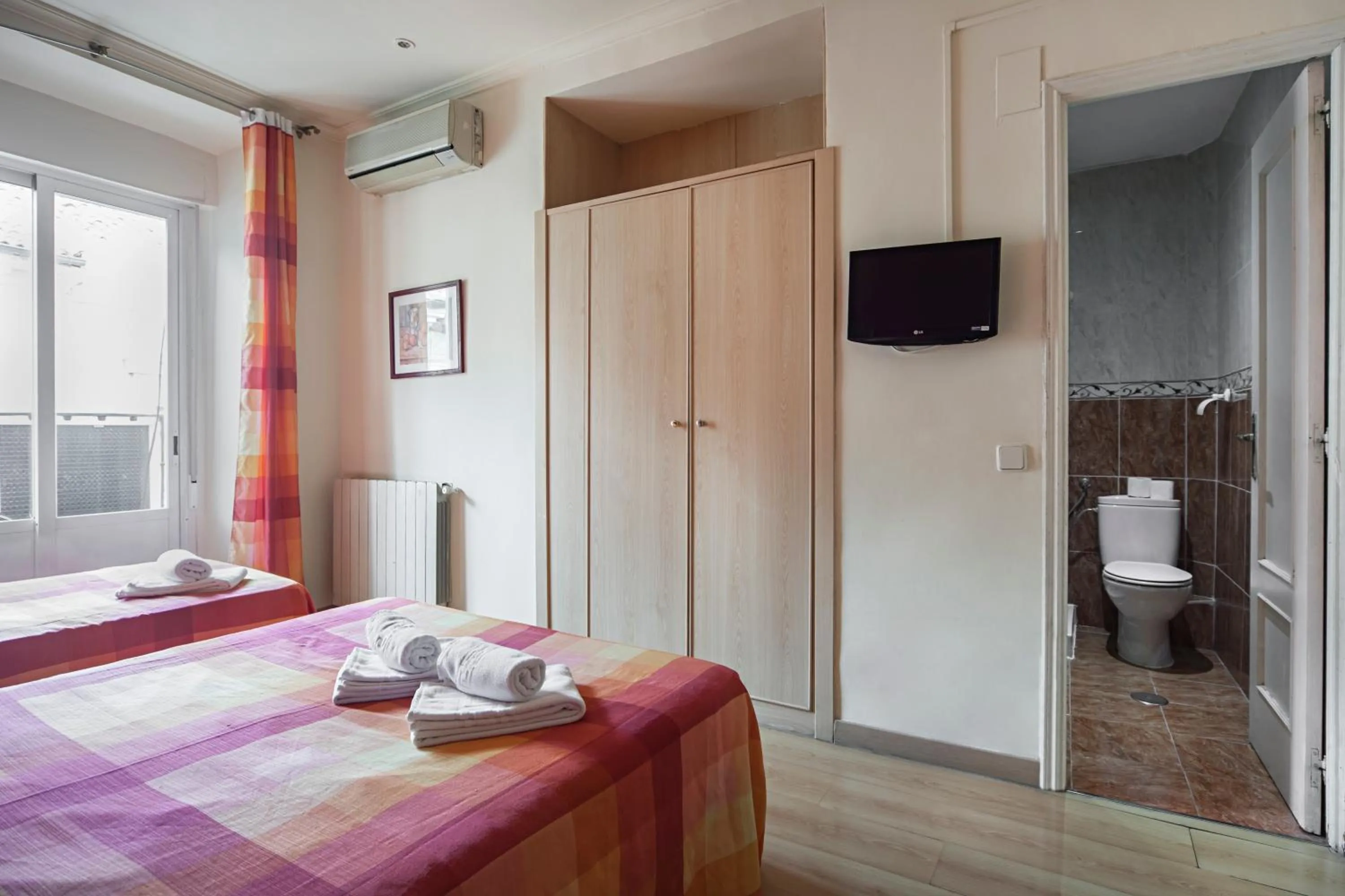 Bed in Hostal Inter Plaza Mayor AUTO CHECK IN