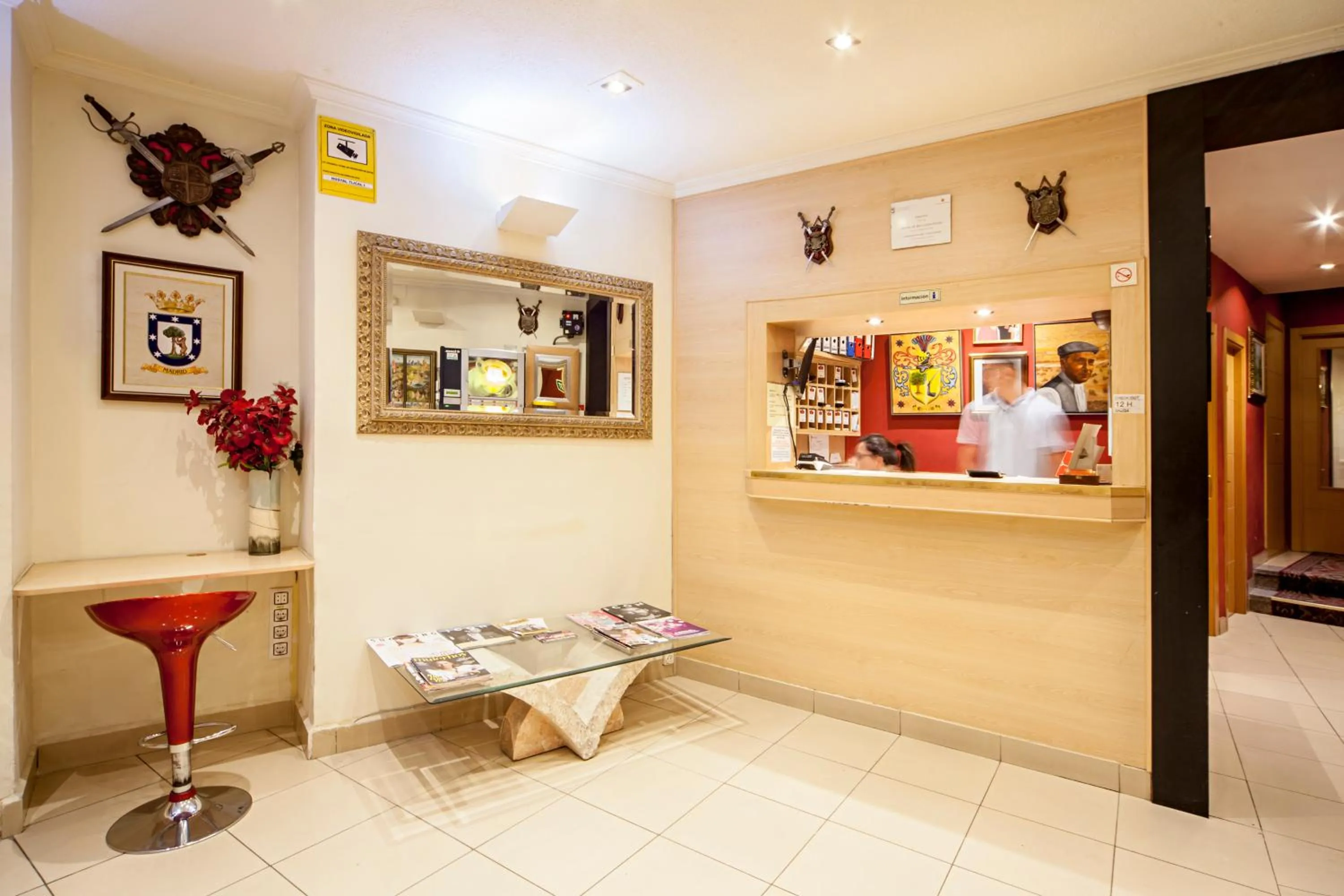 Lobby or reception in Hostal Inter Plaza Mayor AUTO CHECK IN