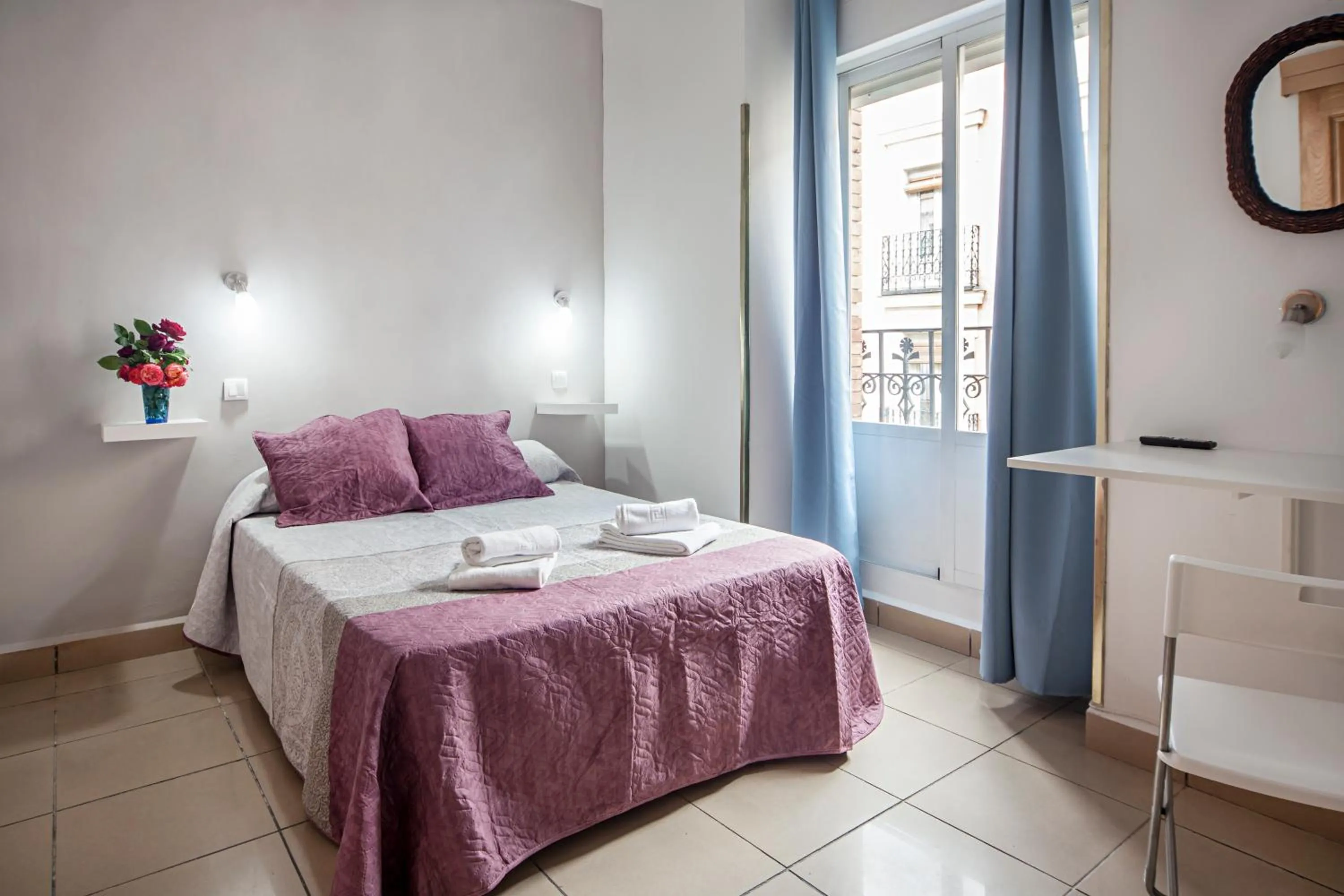 Bed in Hostal Inter Plaza Mayor AUTO CHECK IN