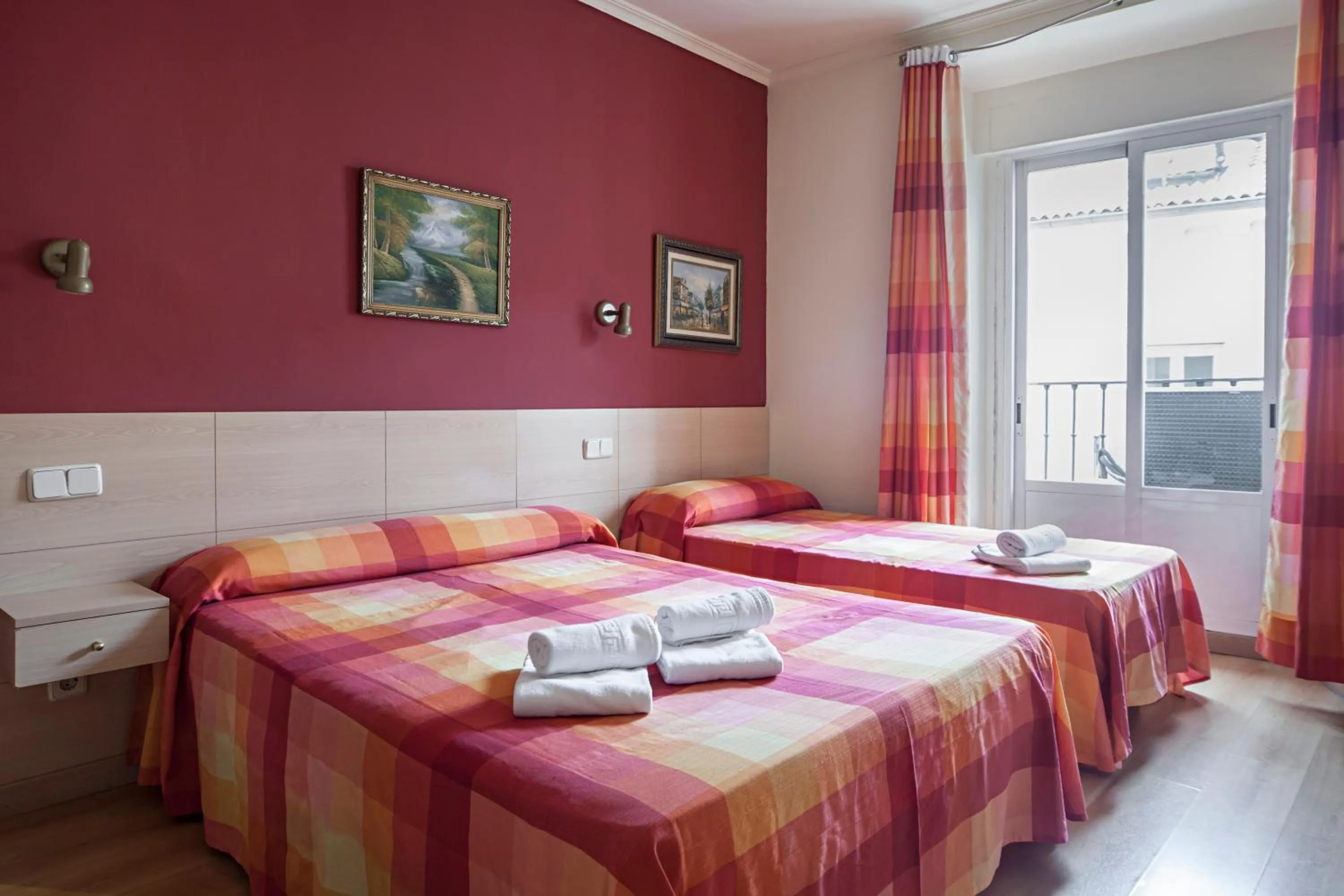 Bed in Hostal Inter Plaza Mayor AUTO CHECK IN