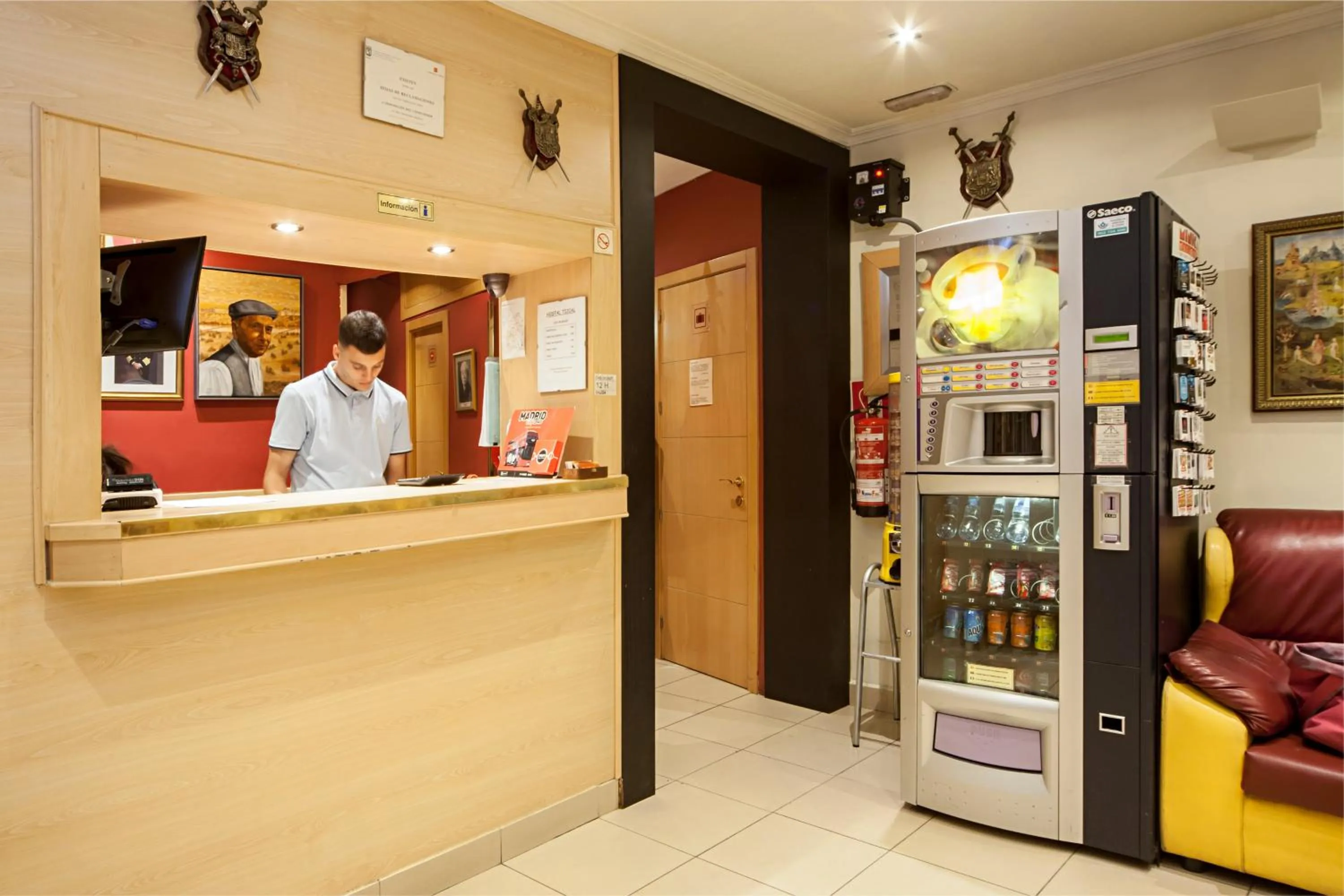 Lobby or reception in Hostal Inter Plaza Mayor AUTO CHECK IN