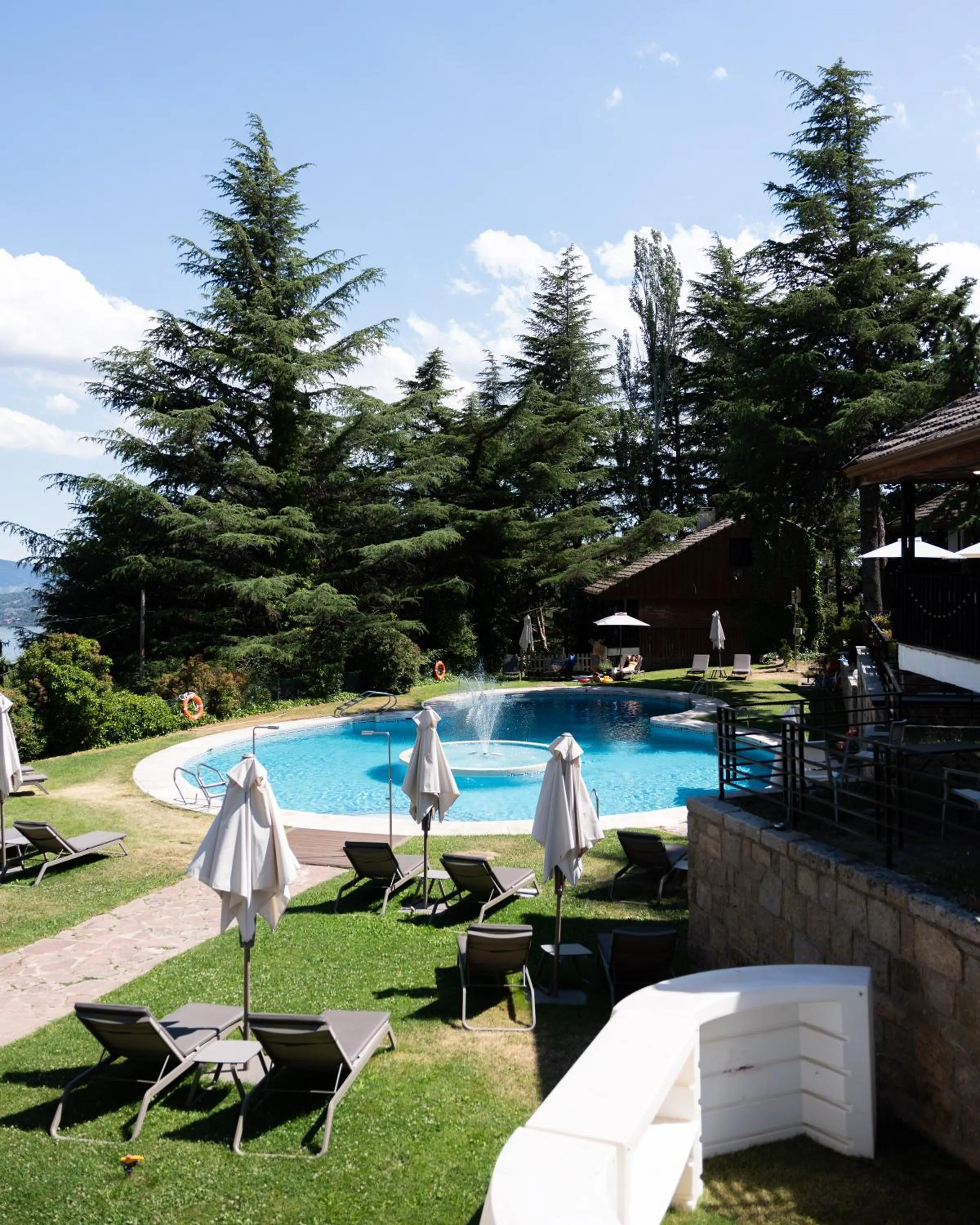 Swimming pool in Hotel Hita "Nature Experience" for all