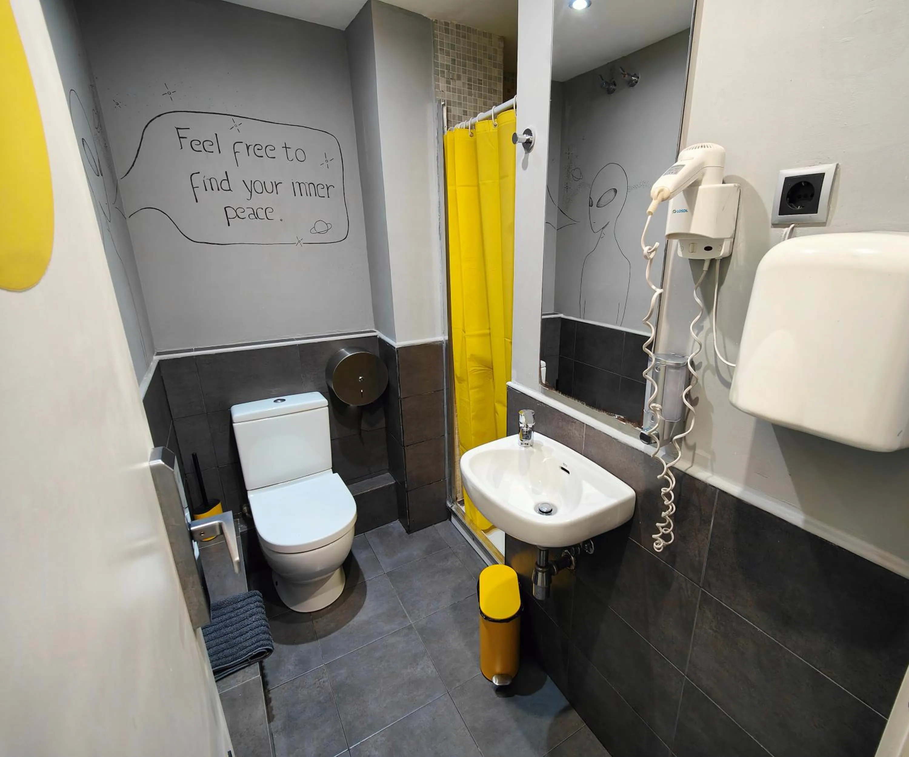 Bathroom in Free Hostels Barcelona