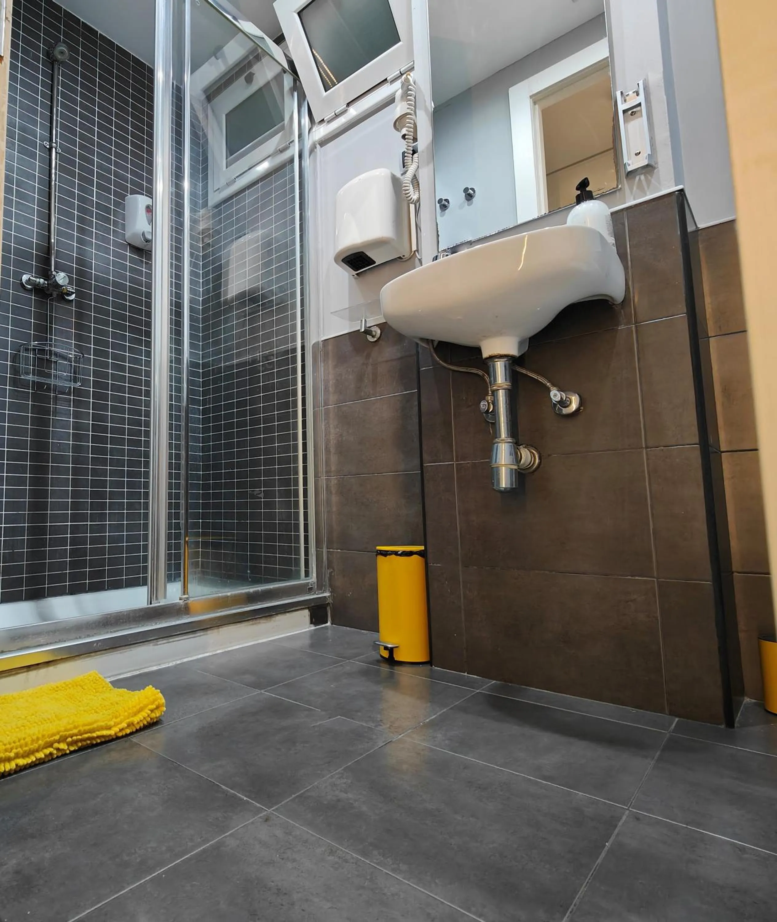 Bathroom in Free Hostels Barcelona