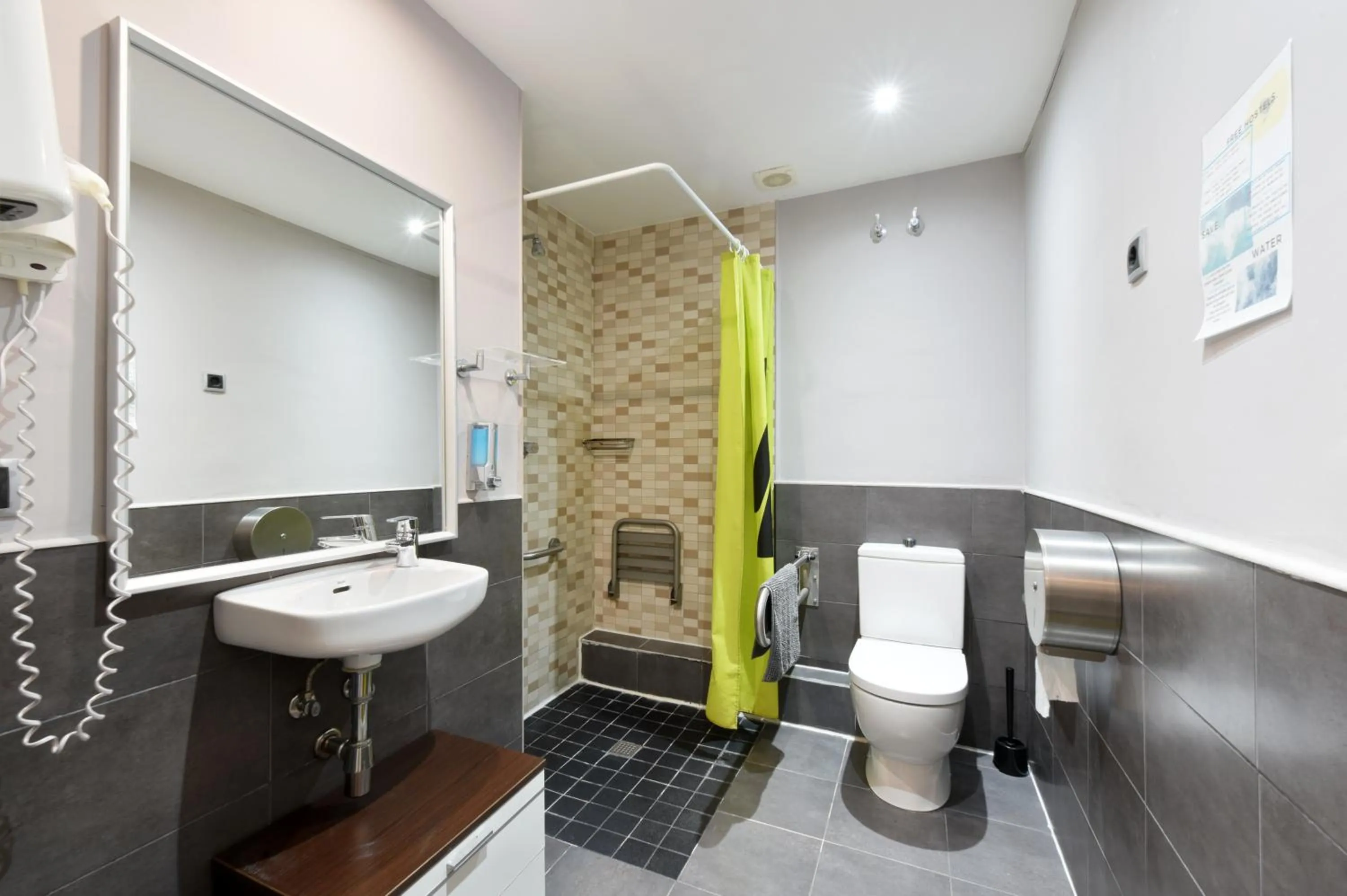 Bathroom in Free Hostels Barcelona