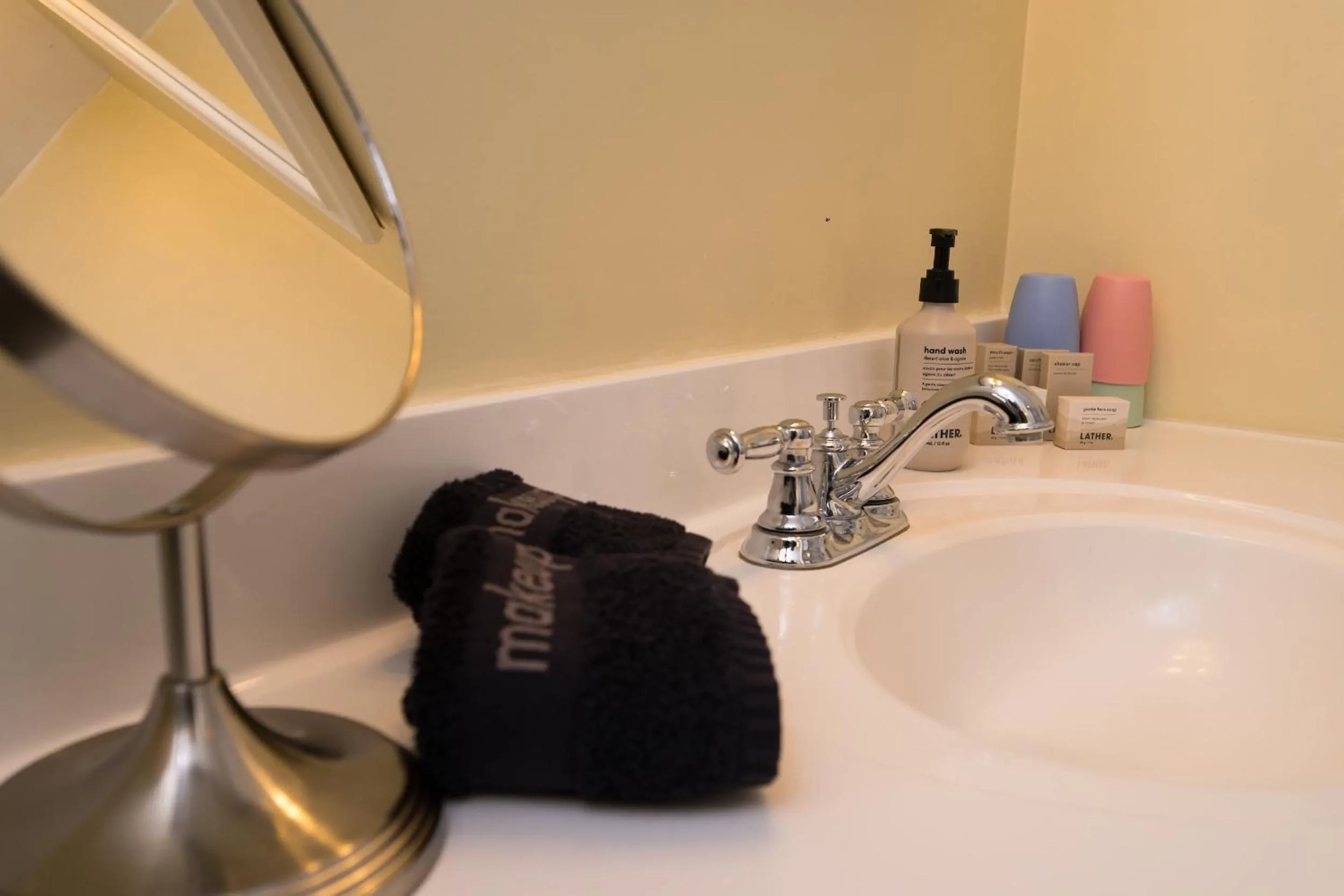 Bathroom in Brass Lantern Inn
