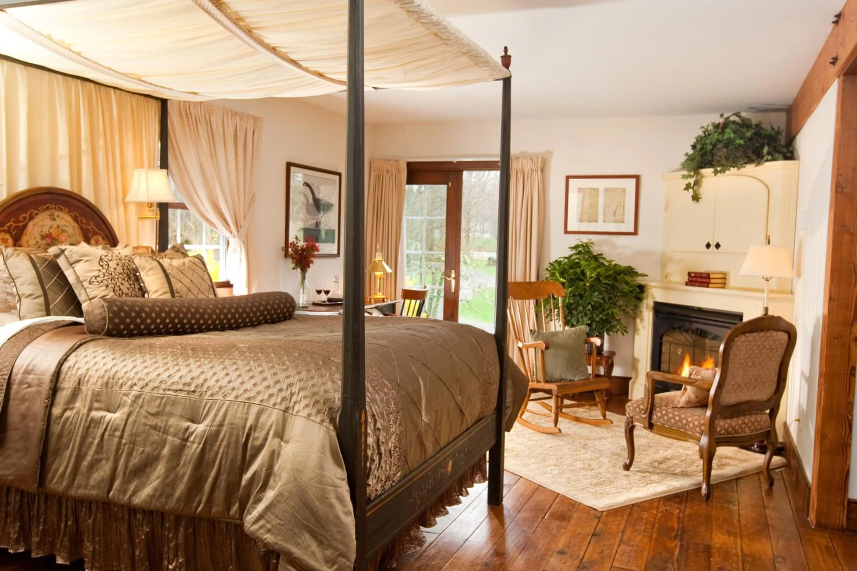 Photo of the whole room, Bed in Stonecroft Country Inn