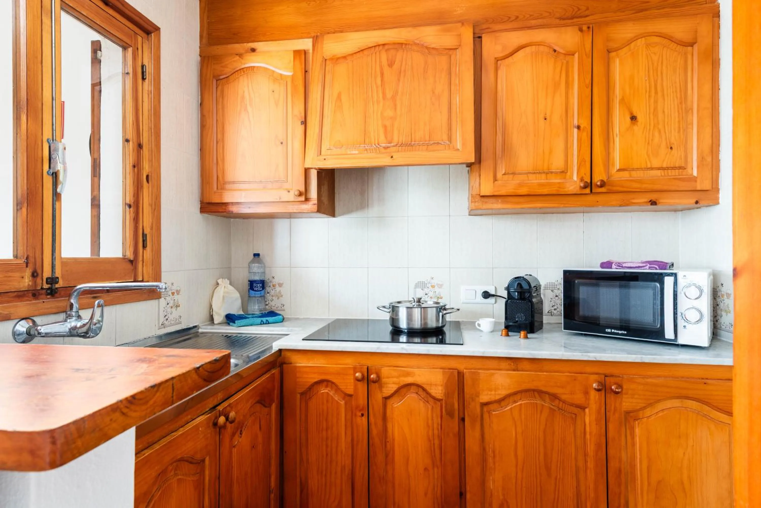 Kitchen or kitchenette in Apartamentos Mar Blanca by Mauter Villas