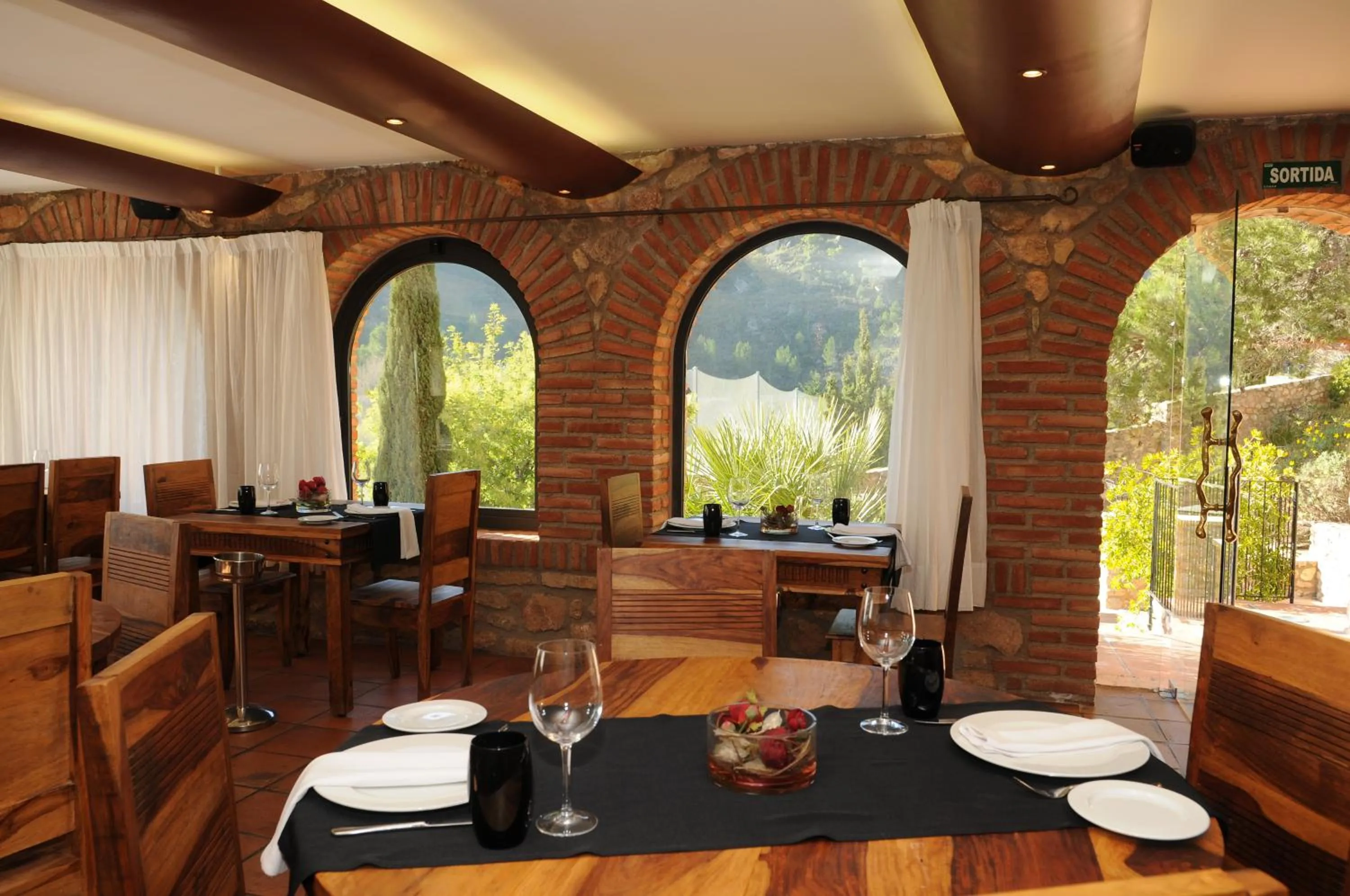 Restaurant/places to eat in La Figuerola Hotel & Restaurant