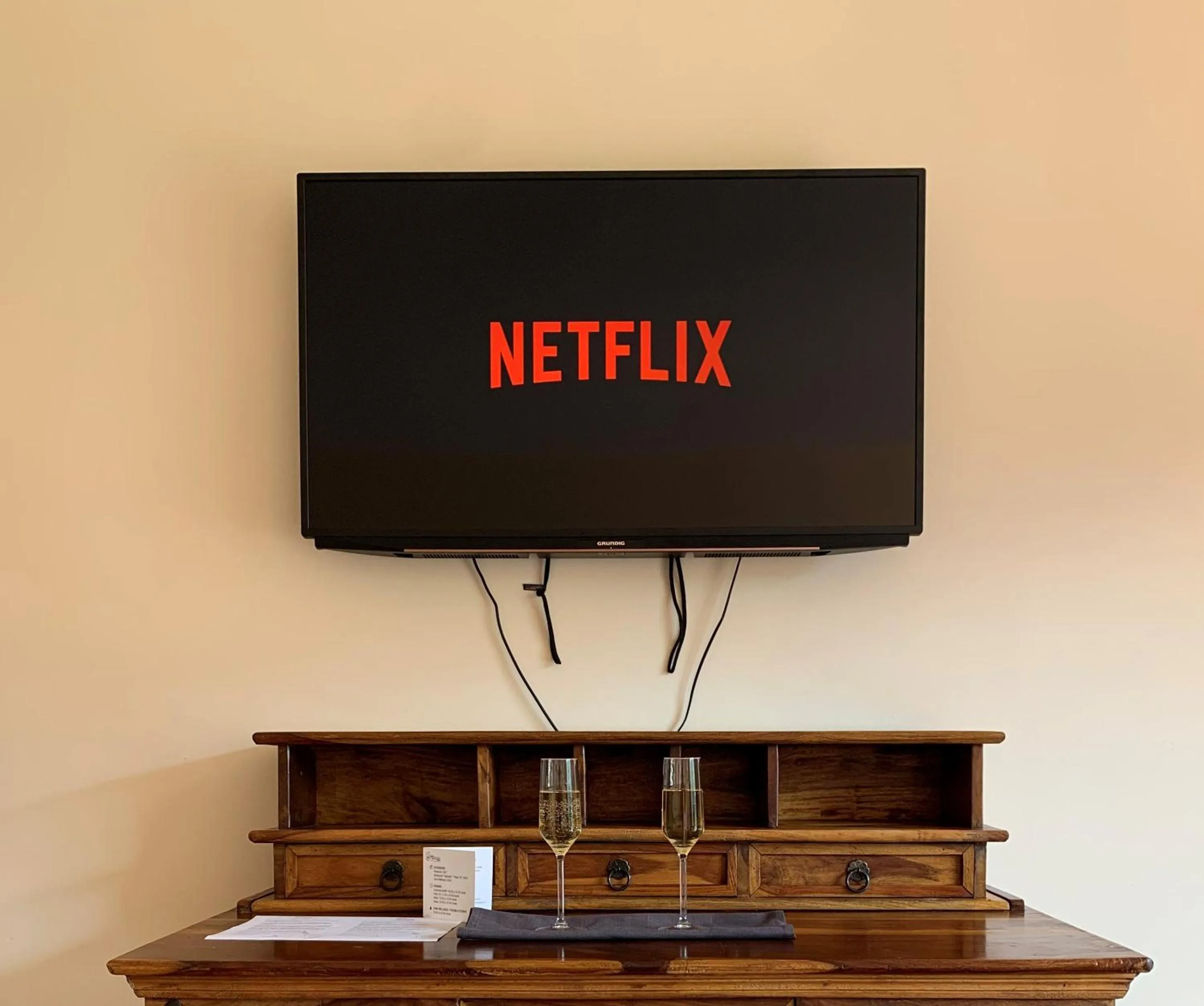 TV and multimedia in La Figuerola Hotel & Restaurant