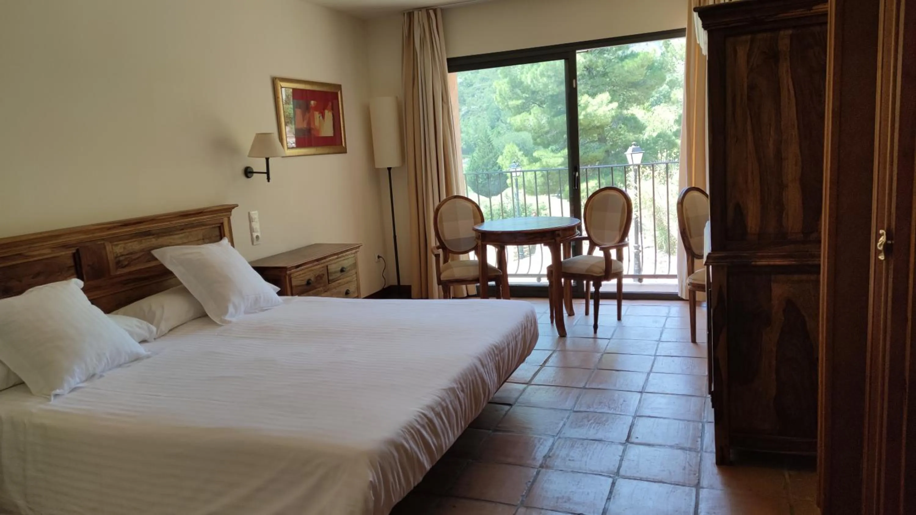 Property building, Bed in La Figuerola Hotel & Restaurant