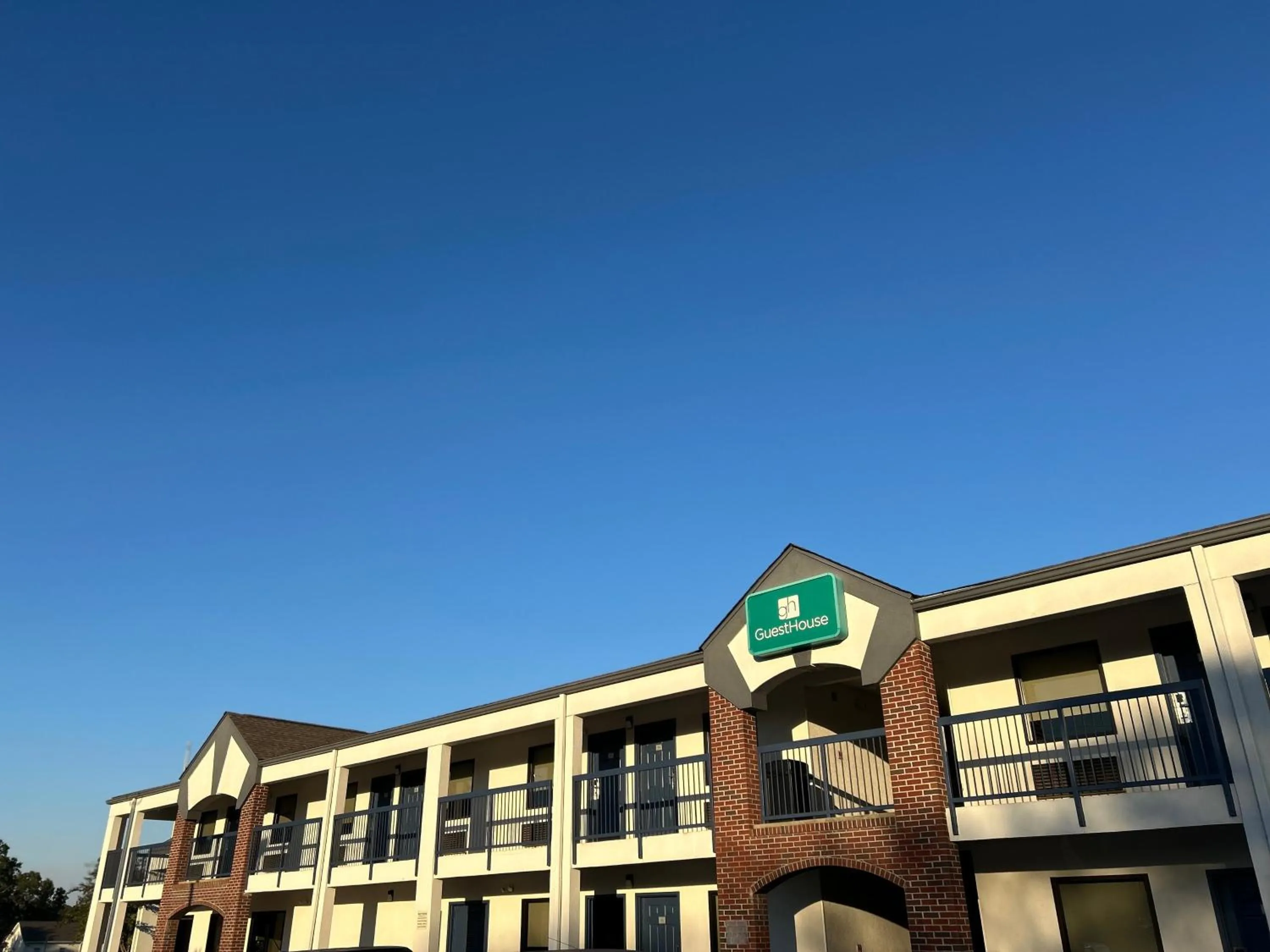 Property building in GuestHouse Inn Dothan