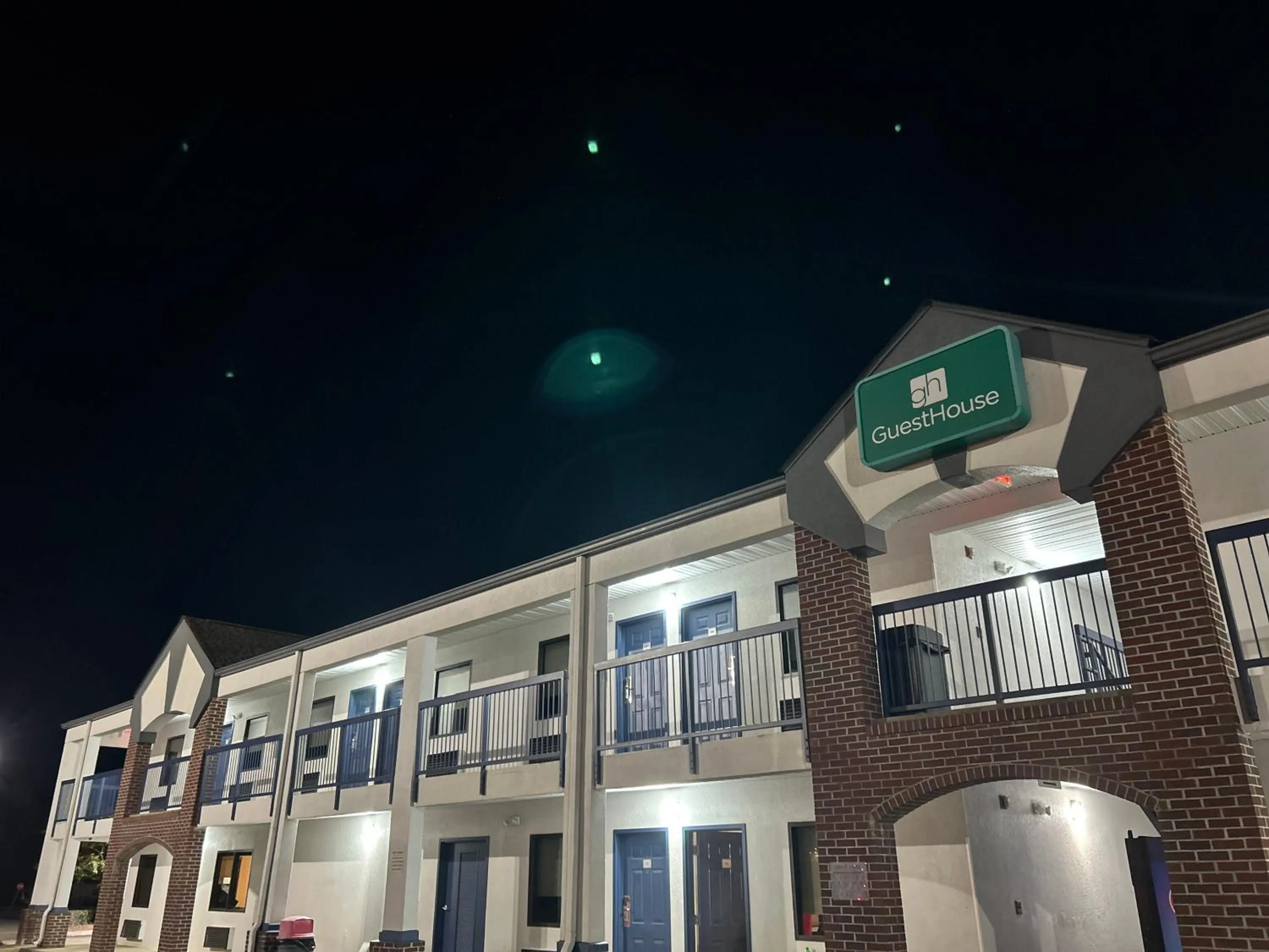 Property building in GuestHouse Inn Dothan